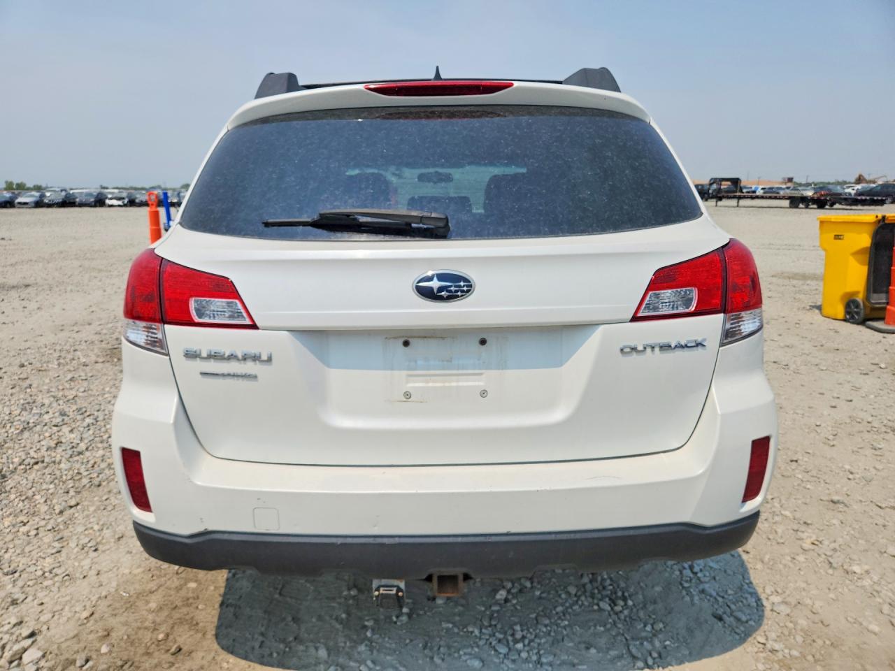 2012 Subaru Outback 2.5i Limited White vin: 4S4BRCJCXC3280825