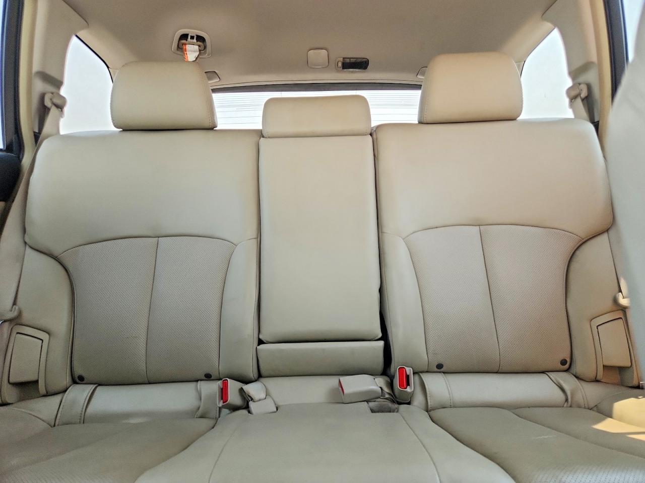 2012 Subaru Outback 2.5i Limited White vin: 4S4BRCJCXC3280825