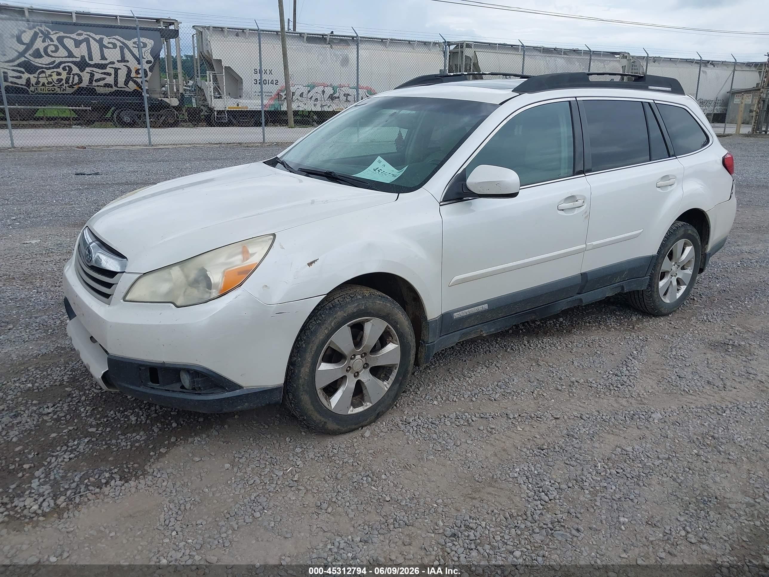 2011 Subaru Outback 2.5i Limited White vin: 4S4BRCKC0B3394085