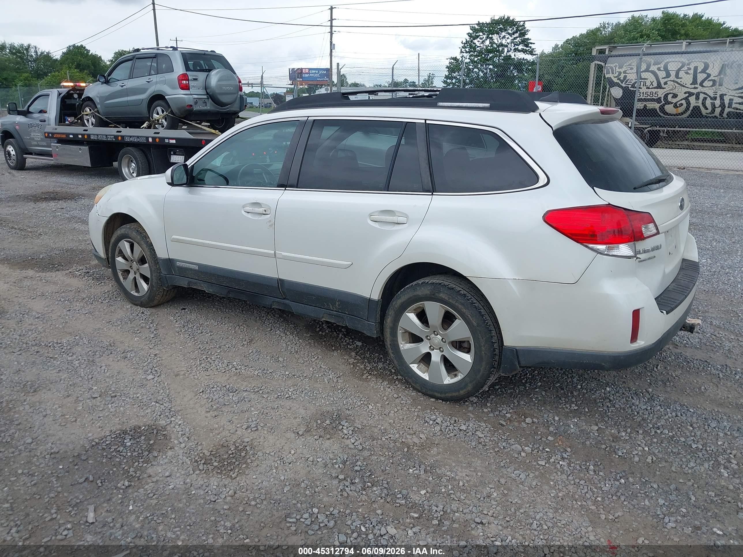 2011 Subaru Outback 2.5i Limited White vin: 4S4BRCKC0B3394085