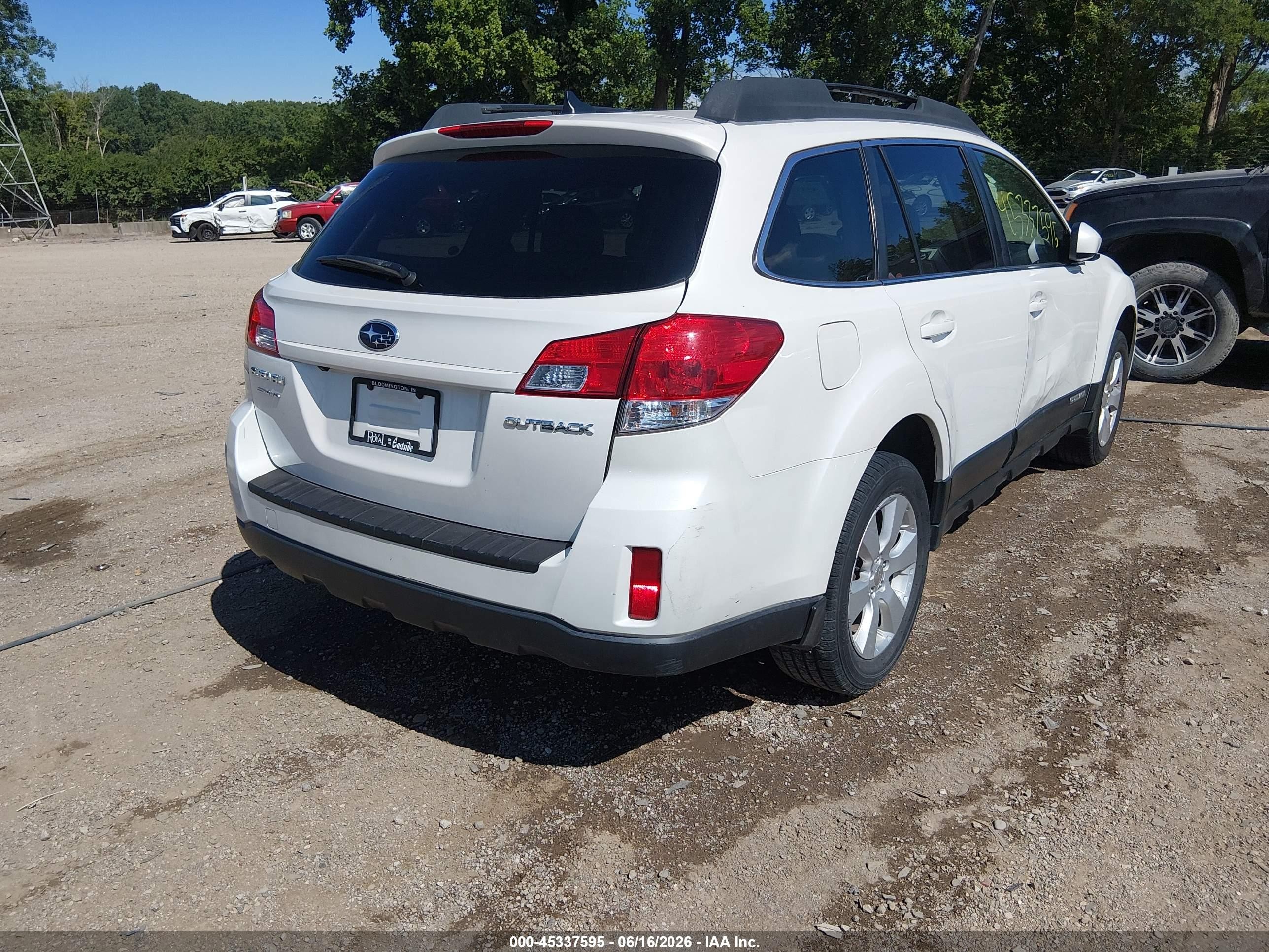 2011 Subaru Outback 2.5i Limited Белый vin: 4S4BRCKC0B3398069