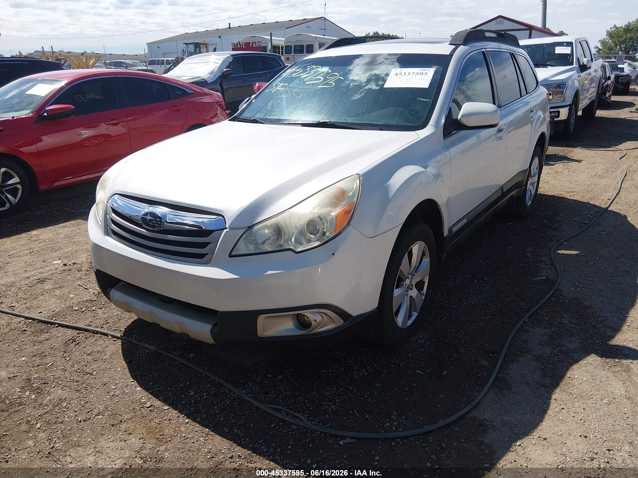2011 Subaru Outback 2.5i Limited Белый vin: 4S4BRCKC0B3398069