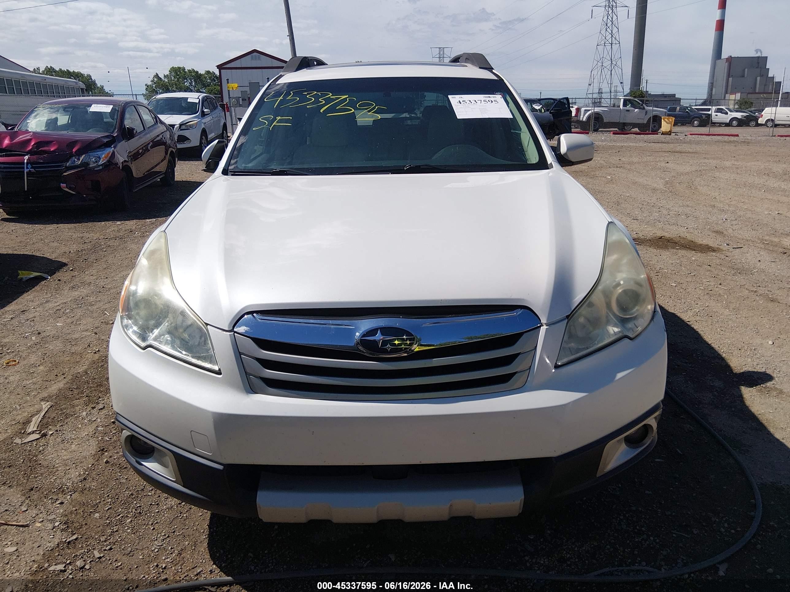2011 Subaru Outback 2.5i Limited Белый vin: 4S4BRCKC0B3398069