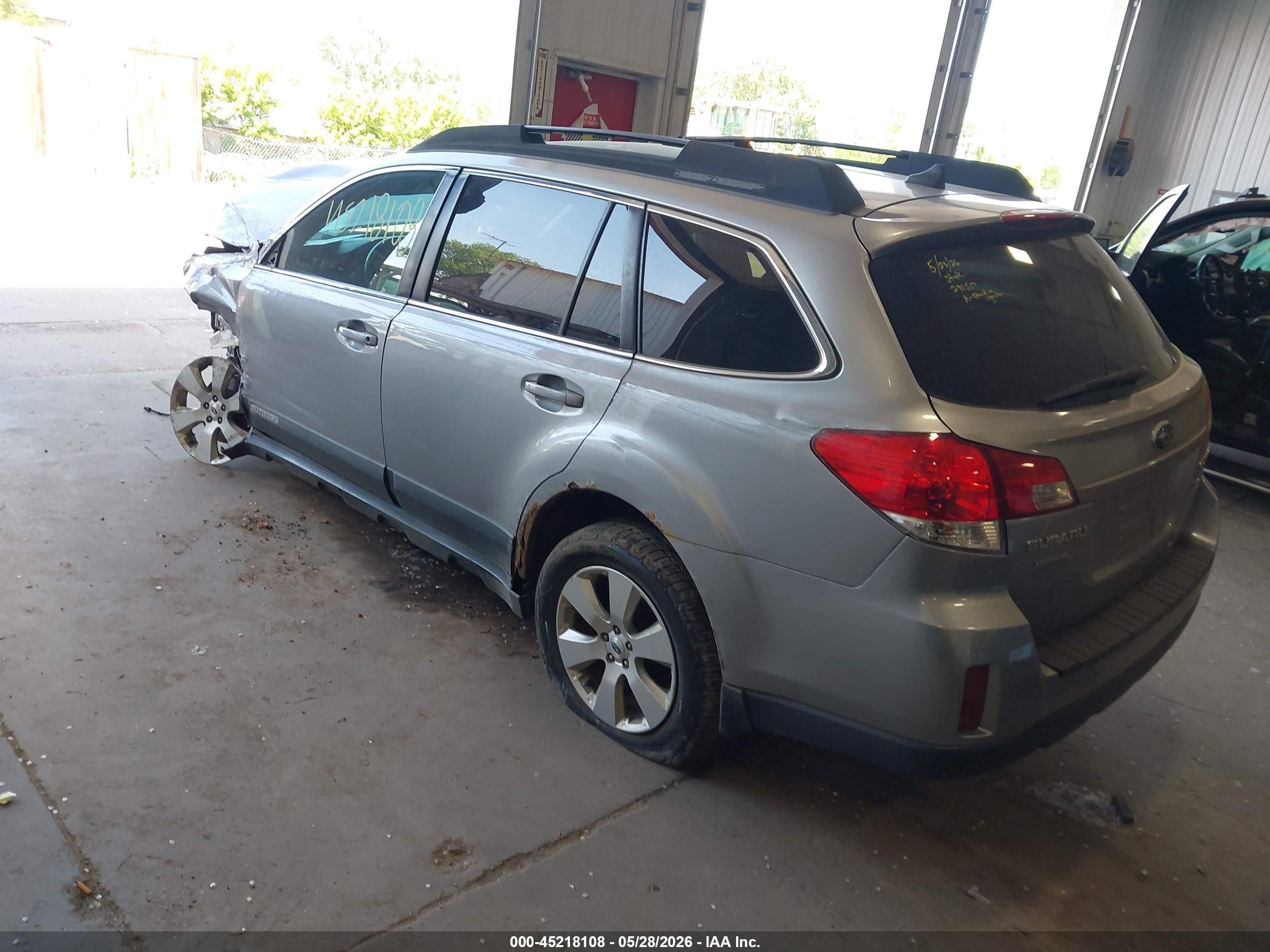 2011 Subaru Outback 2.5i Limited Silver vin: 4S4BRCKC0B3446086