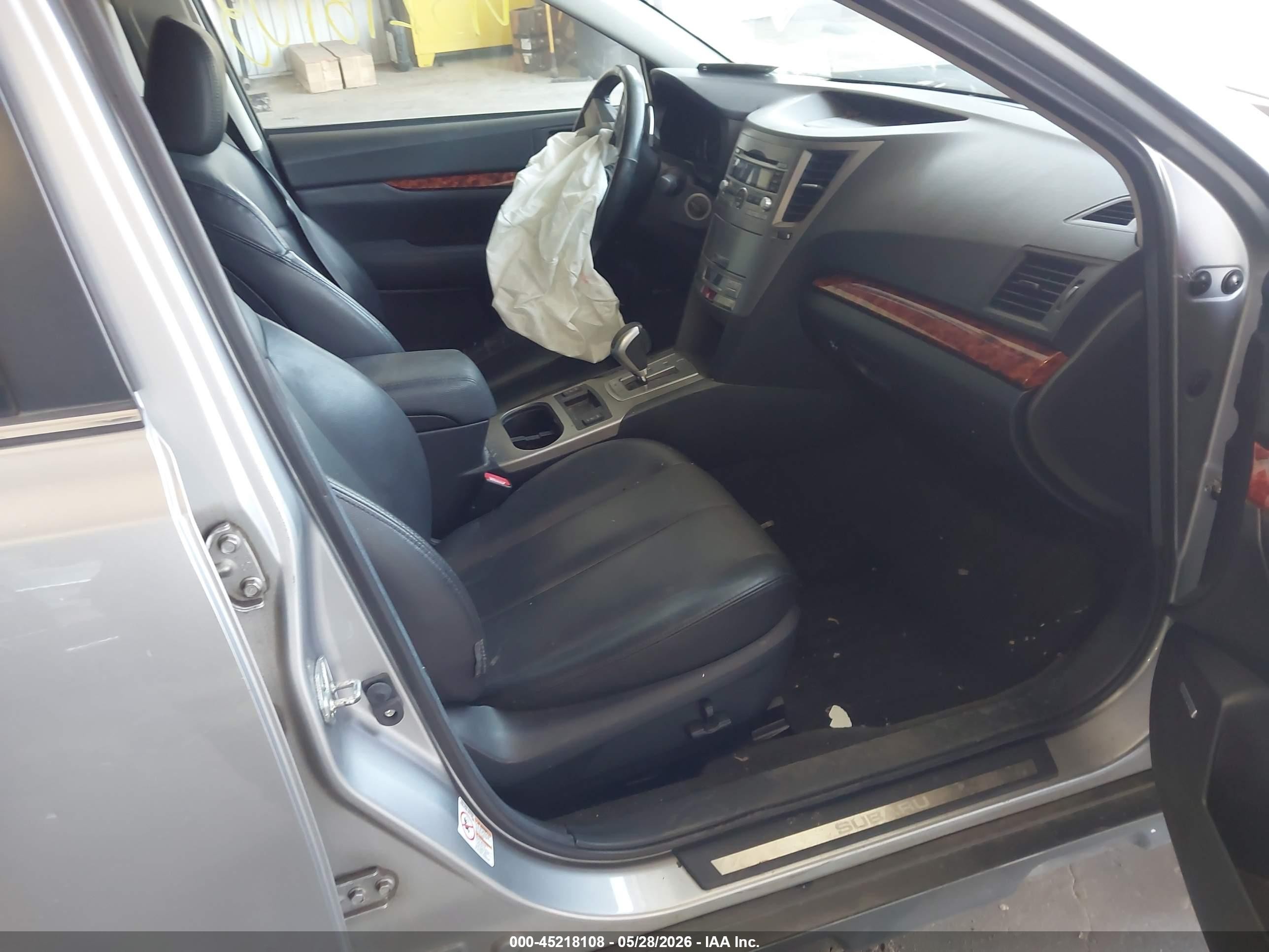 2011 Subaru Outback 2.5i Limited Silver vin: 4S4BRCKC0B3446086