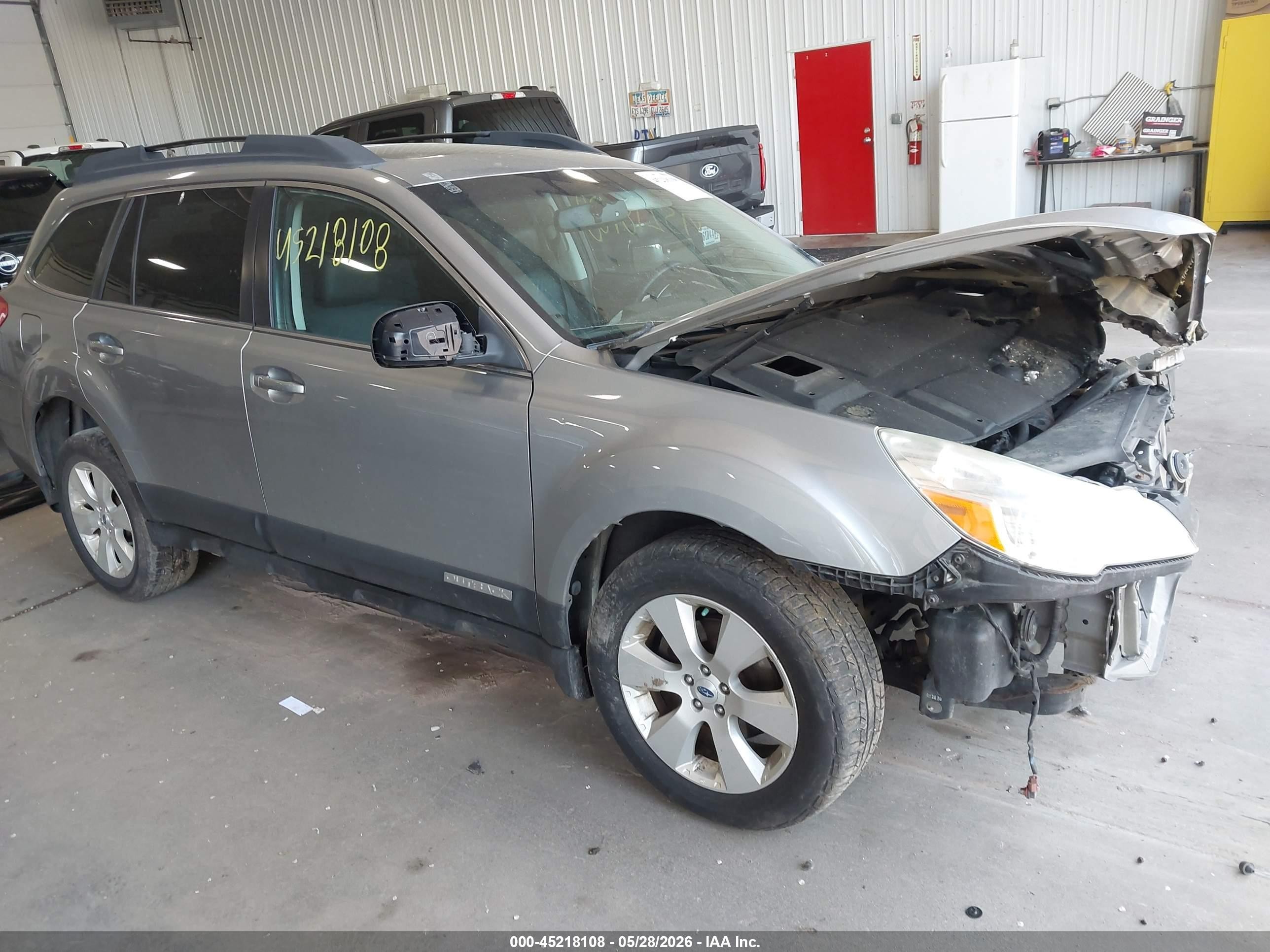 2011 Subaru Outback 2.5i Limited Silver vin: 4S4BRCKC0B3446086
