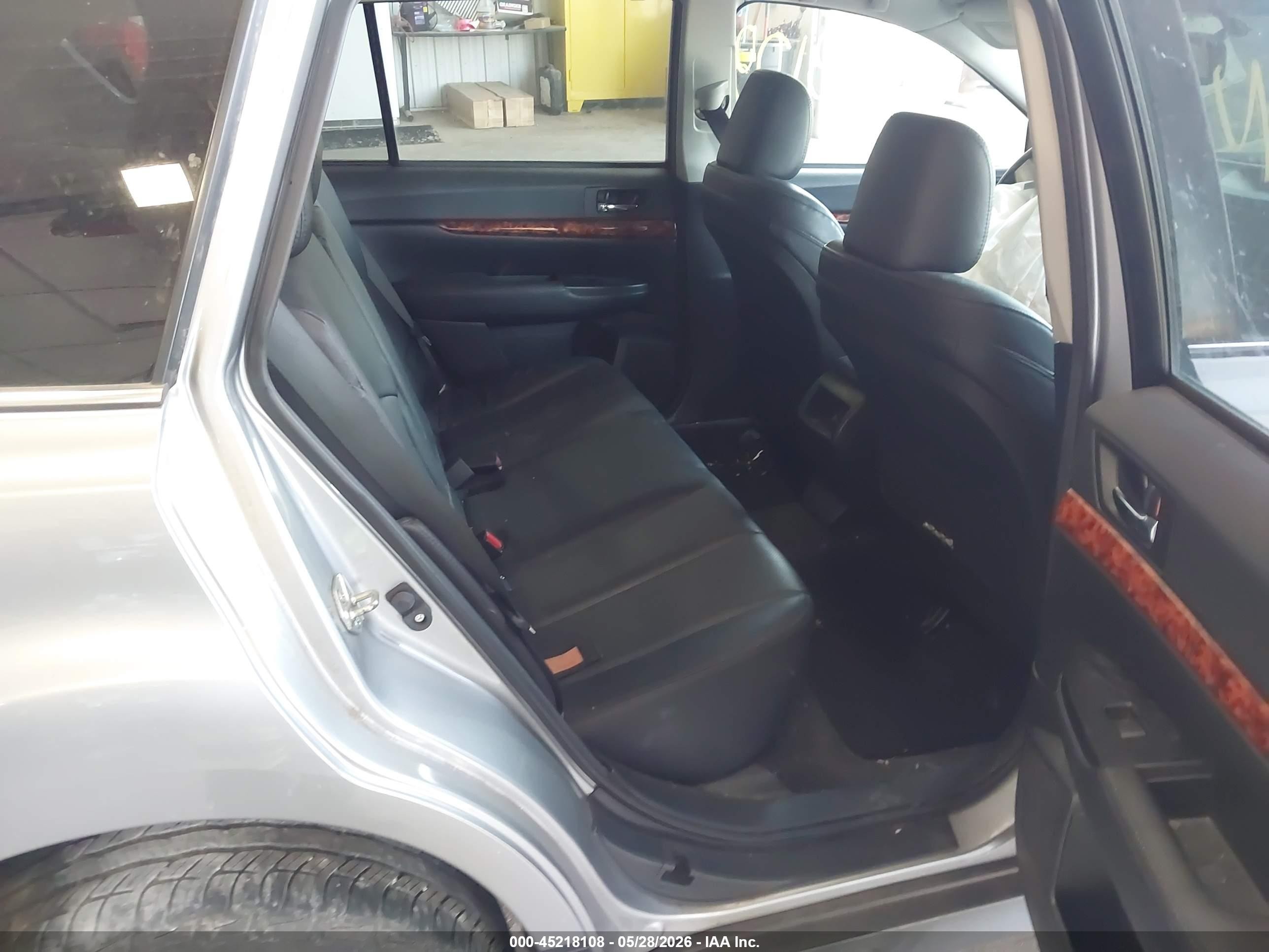 2011 Subaru Outback 2.5i Limited Silver vin: 4S4BRCKC0B3446086
