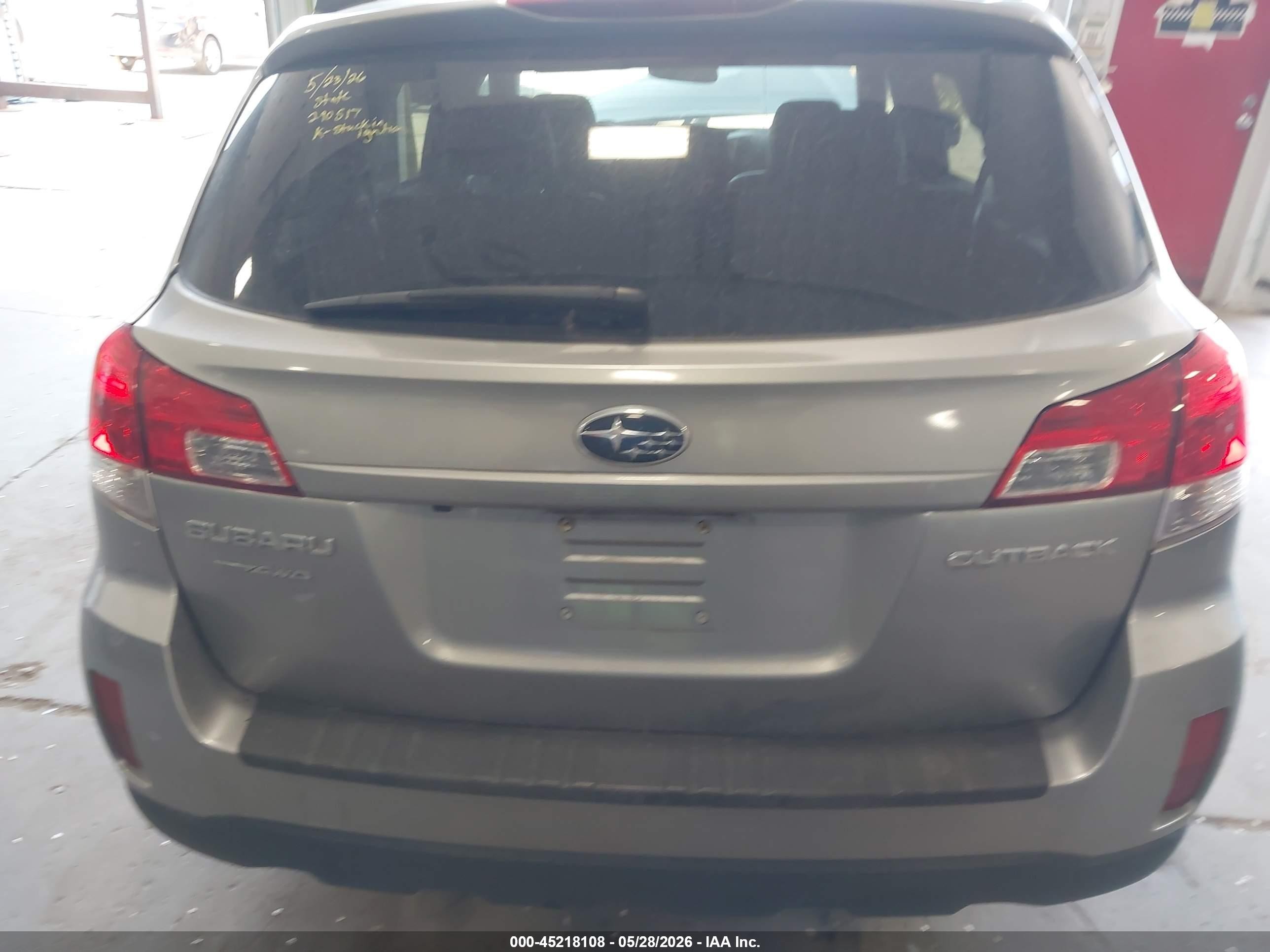 2011 Subaru Outback 2.5i Limited Silver vin: 4S4BRCKC0B3446086