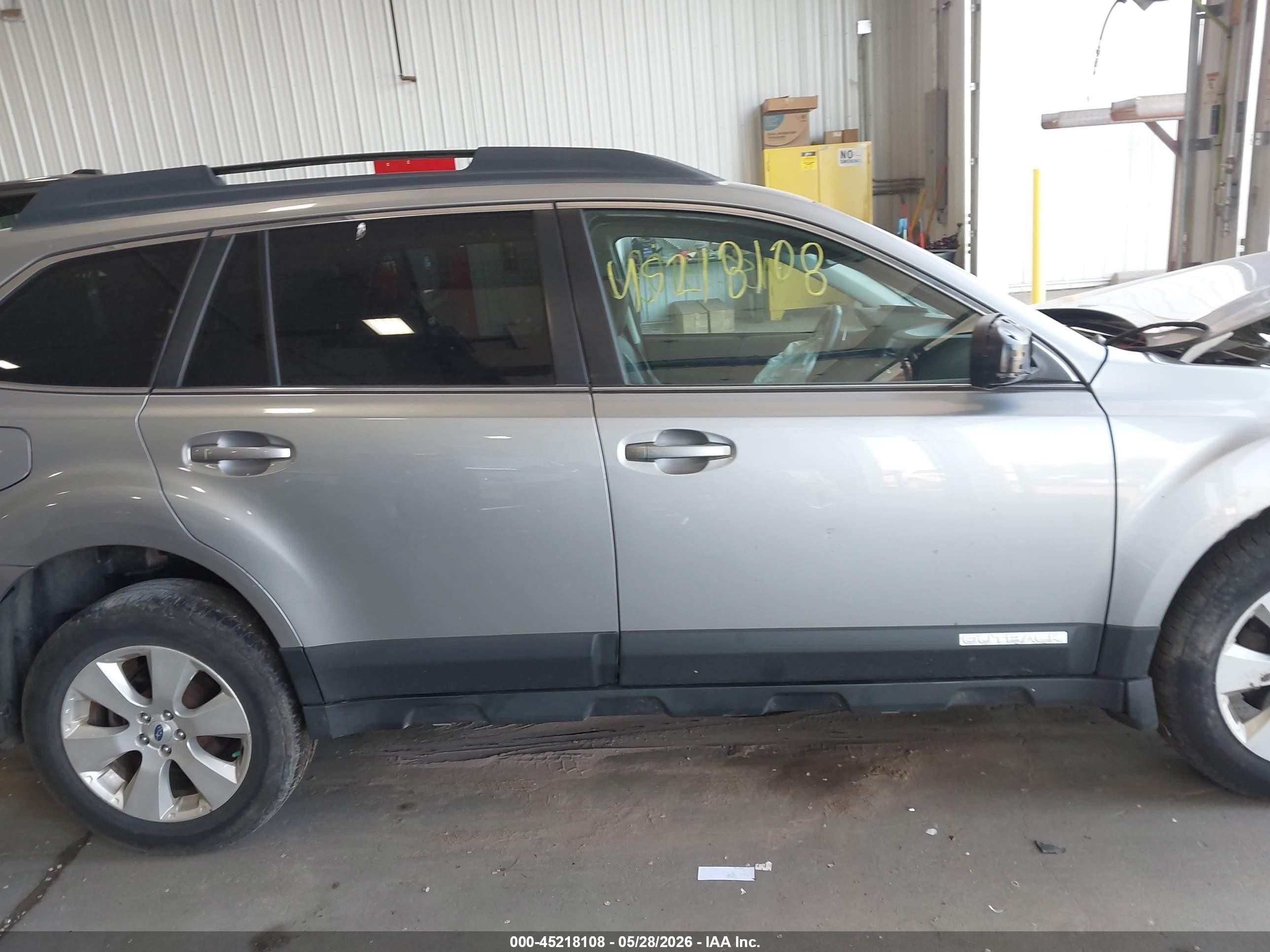 2011 Subaru Outback 2.5i Limited Silver vin: 4S4BRCKC0B3446086