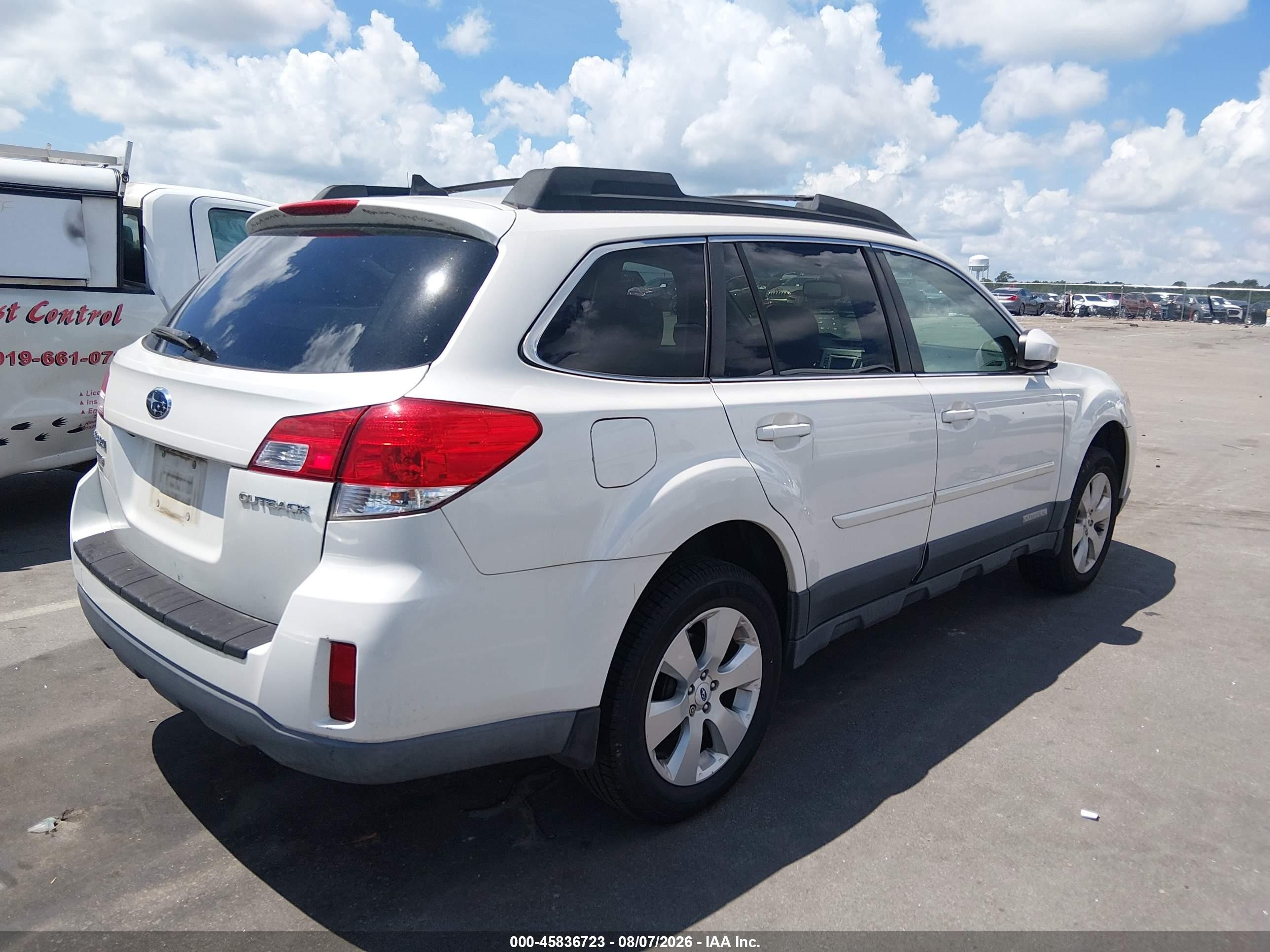 2012 Subaru Outback 2.5i Limited White vin: 4S4BRCKC0C3296885