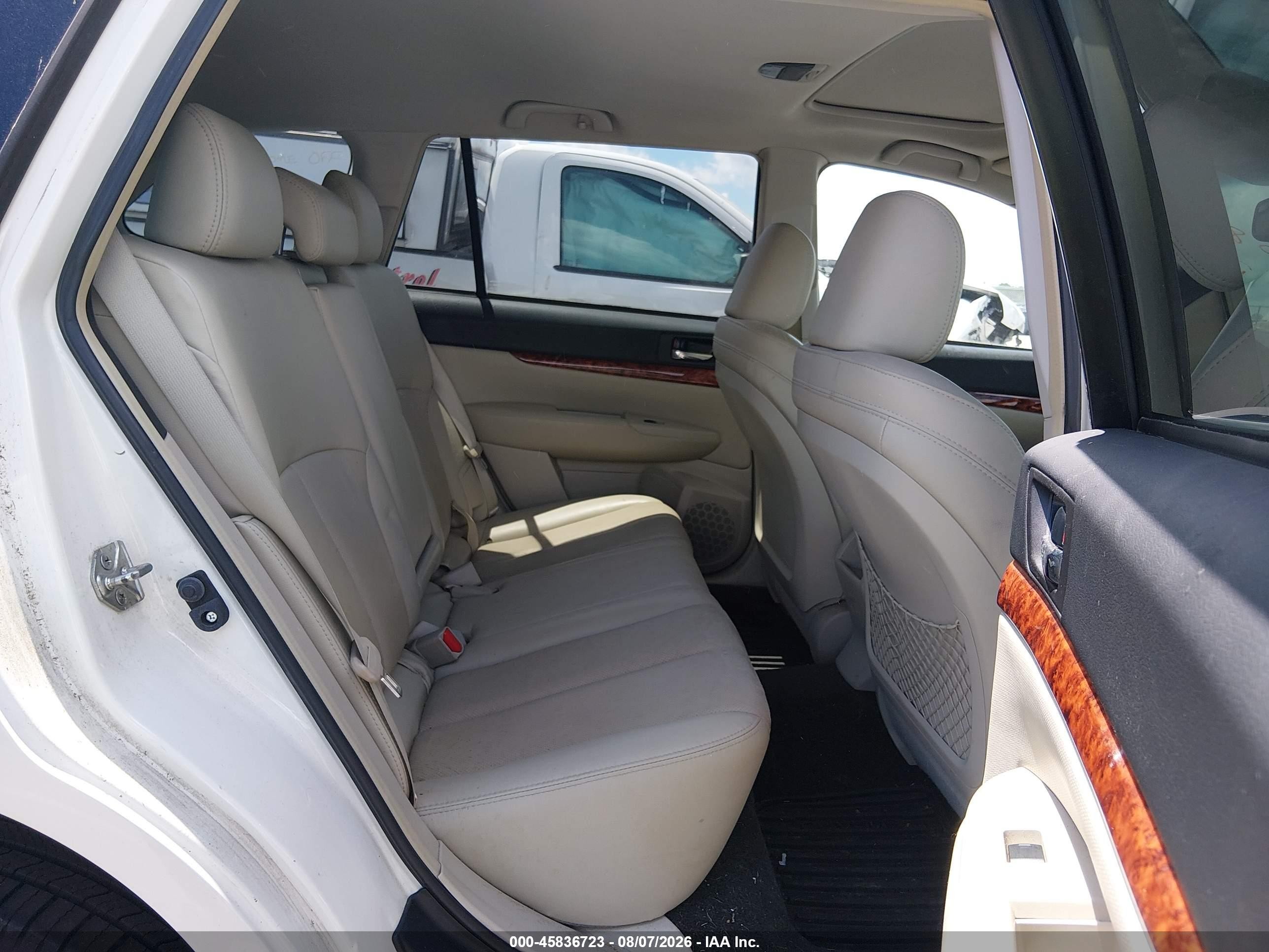 2012 Subaru Outback 2.5i Limited White vin: 4S4BRCKC0C3296885