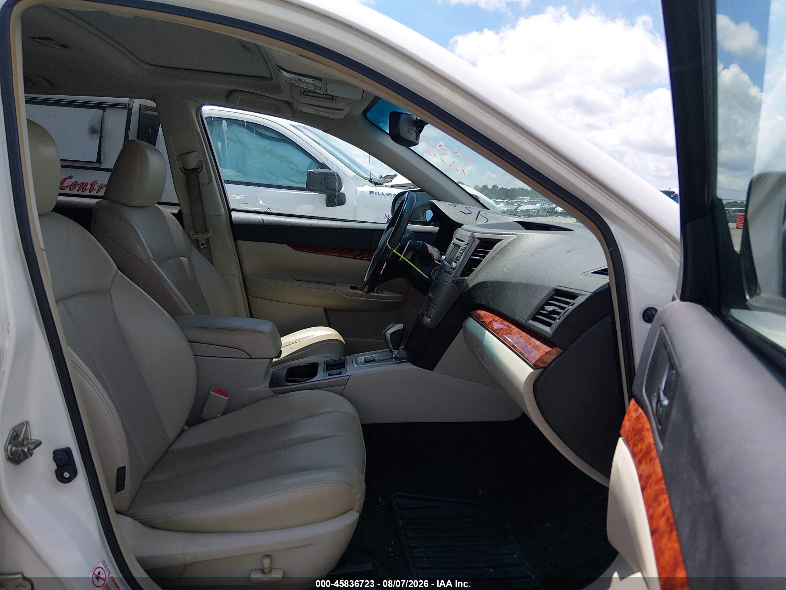 2012 Subaru Outback 2.5i Limited White vin: 4S4BRCKC0C3296885