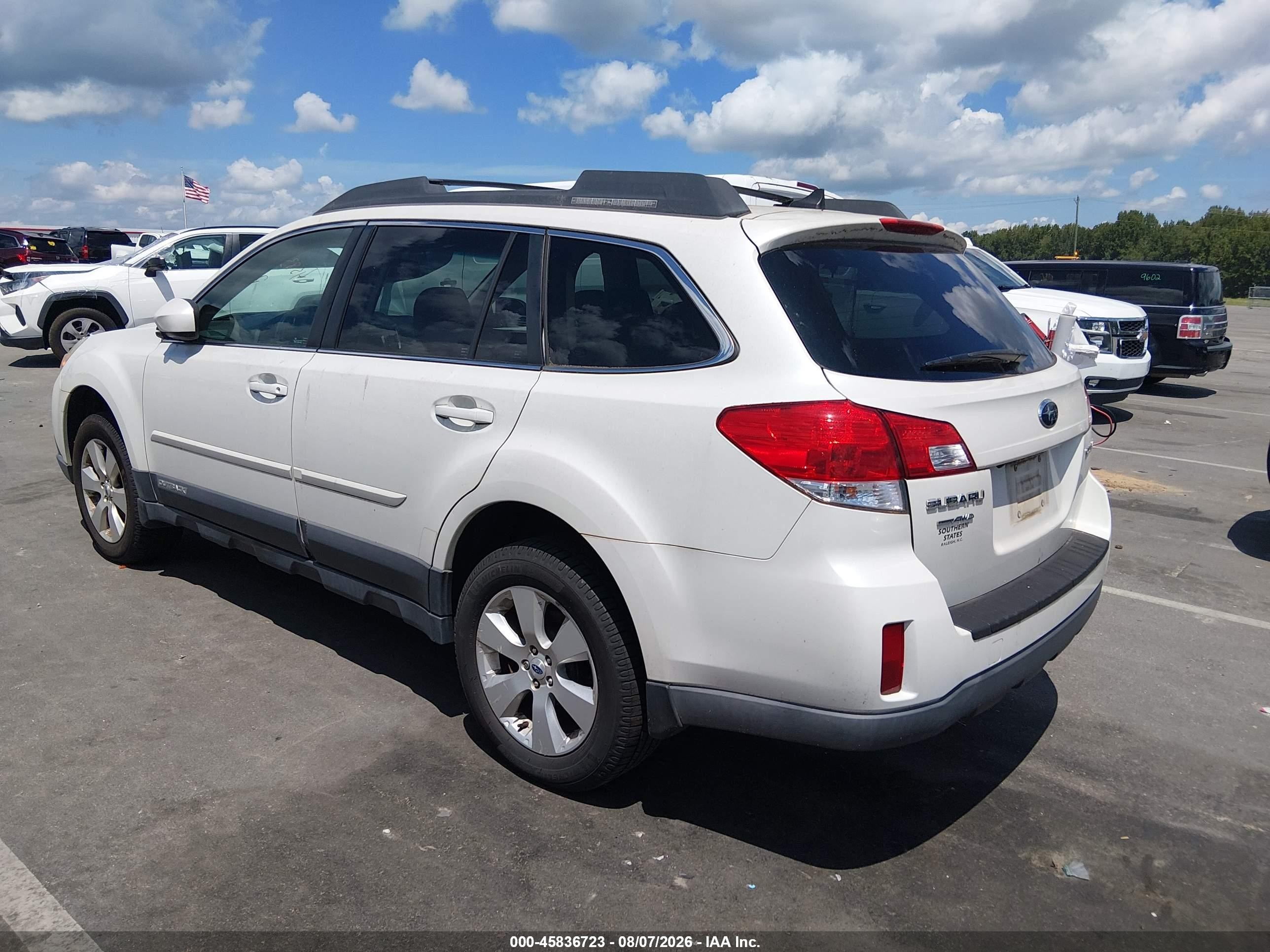 2012 Subaru Outback 2.5i Limited White vin: 4S4BRCKC0C3296885