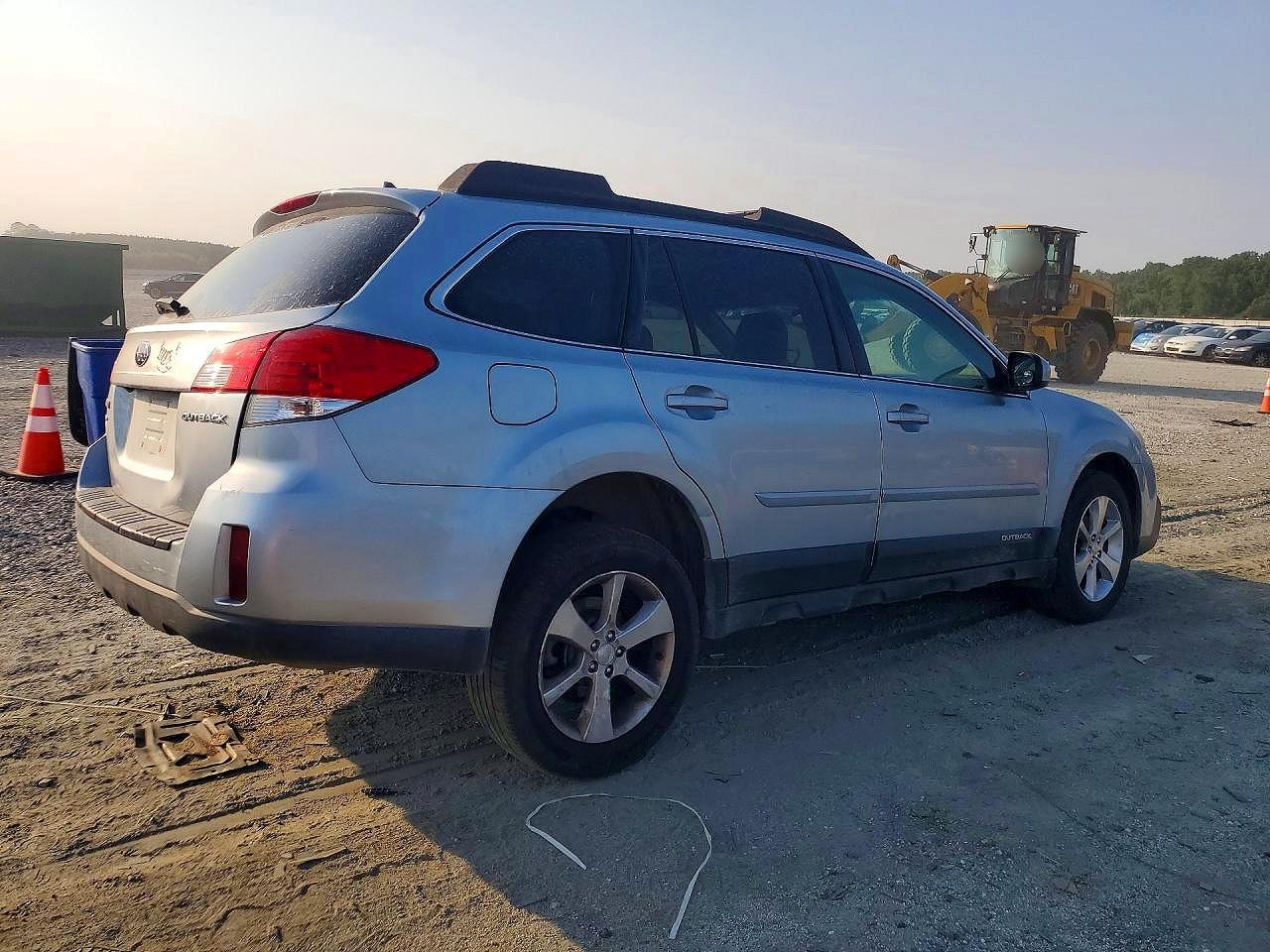 2013 Subaru Outback 2.5i Limited Silver vin: 4S4BRCKC0D3270756