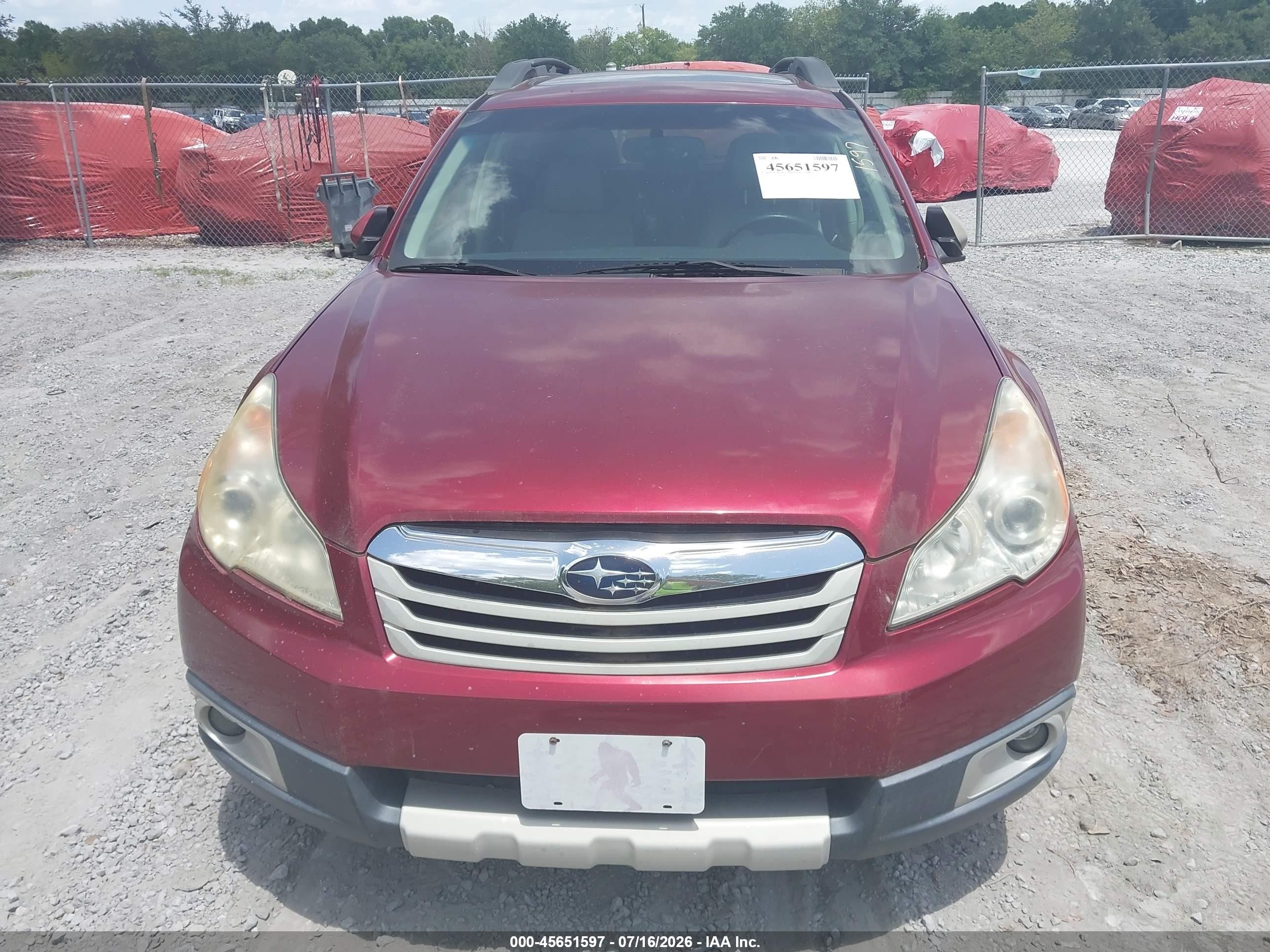 2011 Subaru Outback 2.5i Limited Burgundy vin: 4S4BRCKC1B3353755