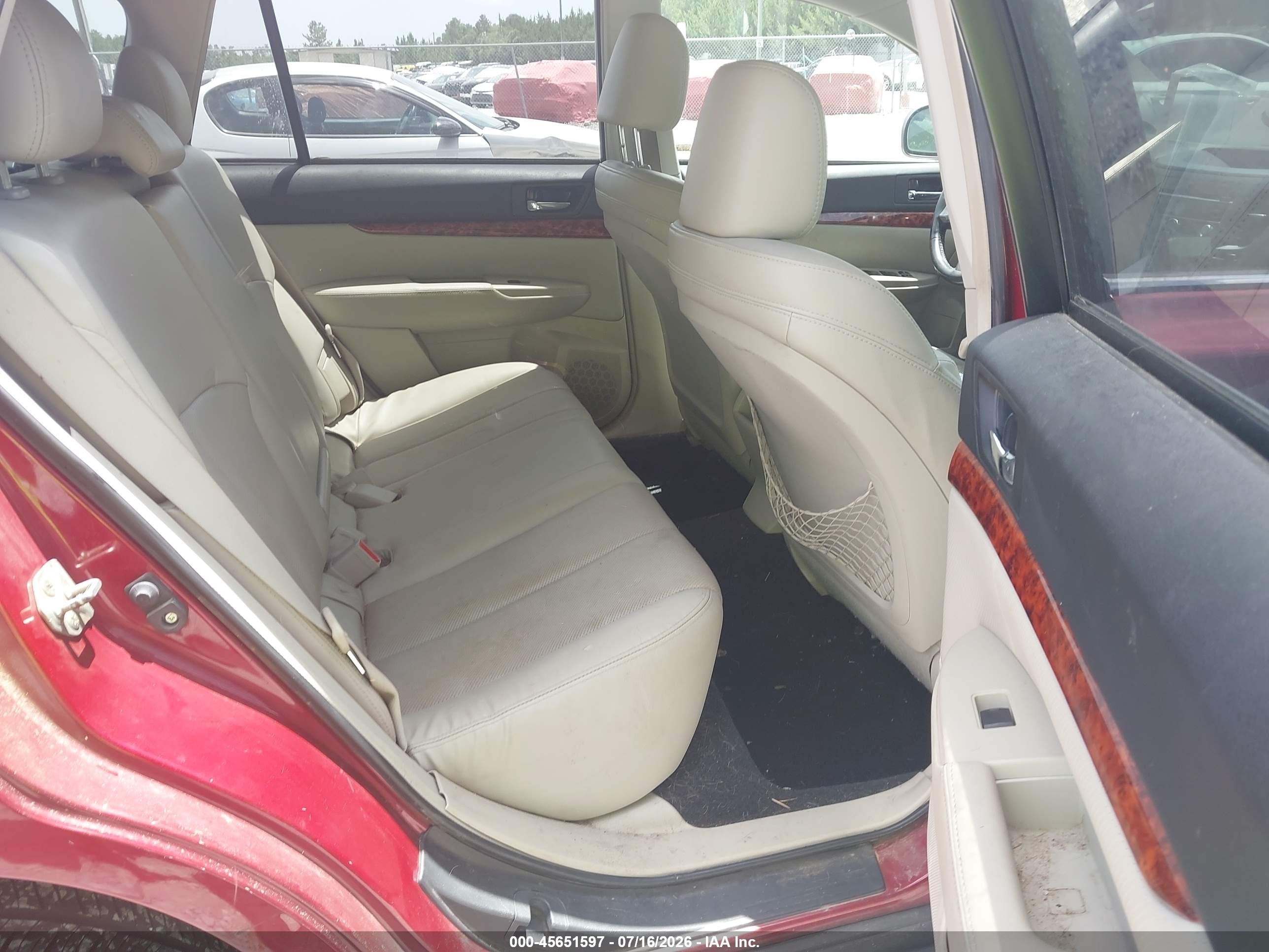 2011 Subaru Outback 2.5i Limited Burgundy vin: 4S4BRCKC1B3353755