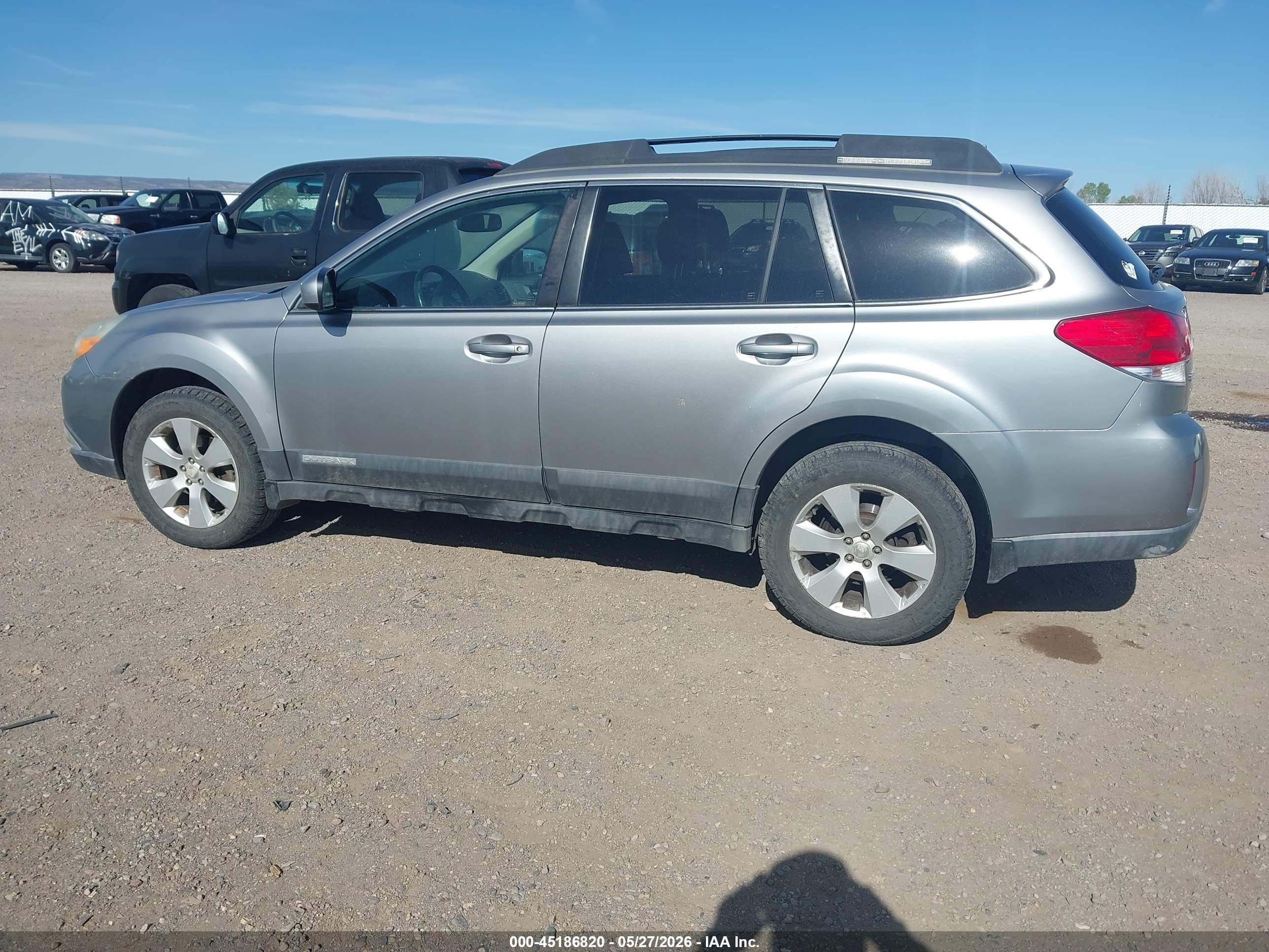2011 Subaru Outback 2.5i Limited Silver vin: 4S4BRCKC1B3355103