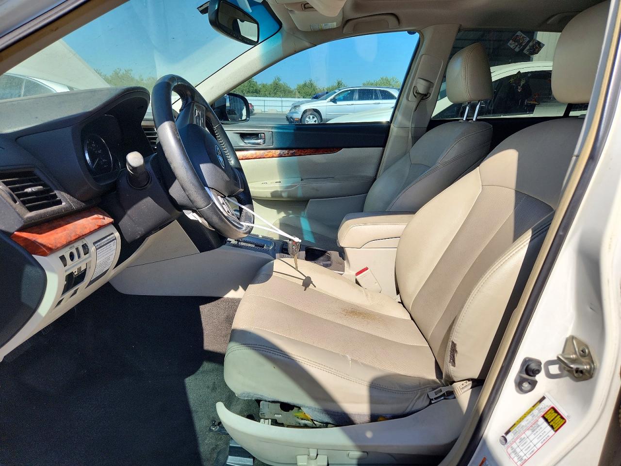 2012 Subaru Outback 2.5i Limited Белый vin: 4S4BRCKC1C3248246