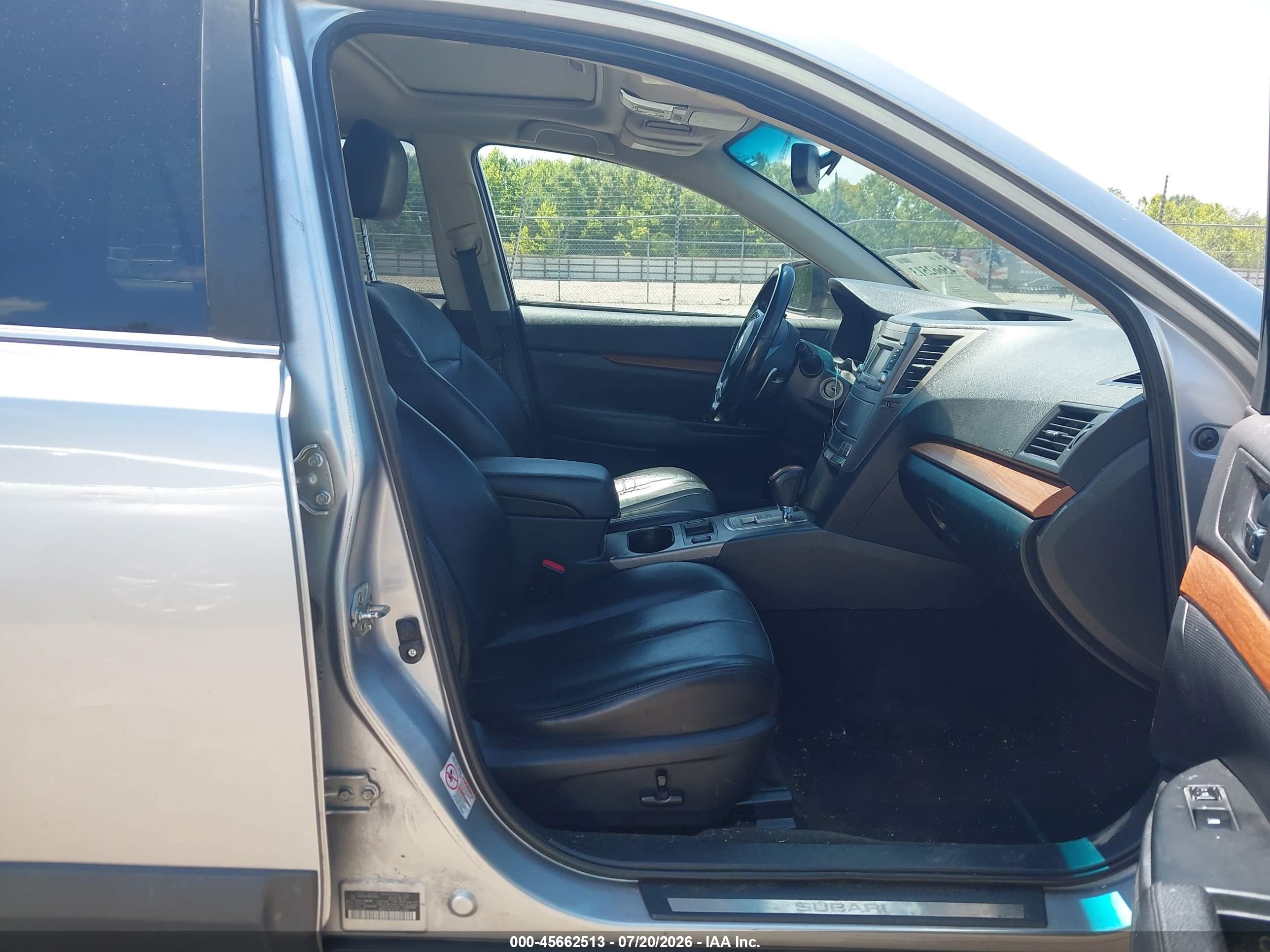 2013 Subaru Outback 2.5i Limited Silver vin: 4S4BRCKC1D3224417