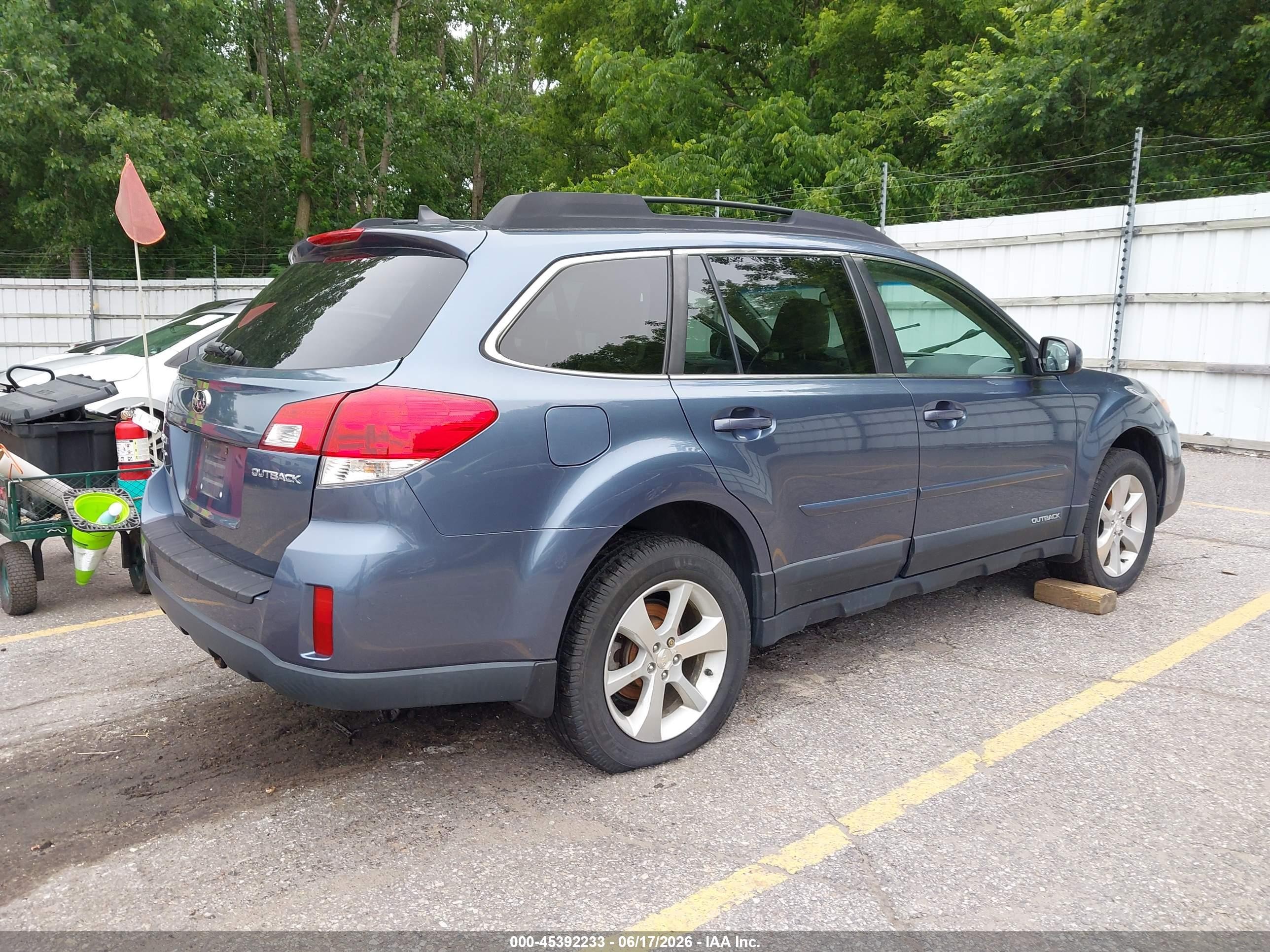 2013 Subaru Outback 2.5i Limited Blue vin: 4S4BRCKC1D3249107