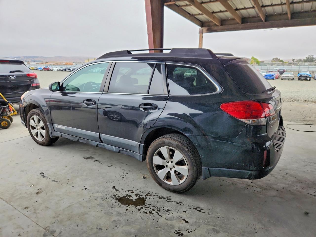 2010 Subaru Outback 2.5i Limited Black vin: 4S4BRCKC2A3325719
