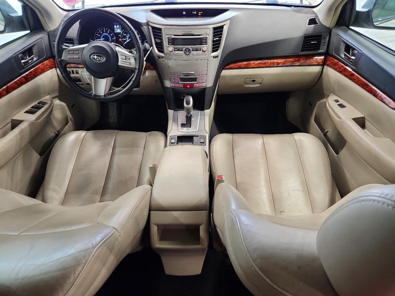 2010 Subaru Outback 2.5i Limited White vin: 4S4BRCKC2A3377349