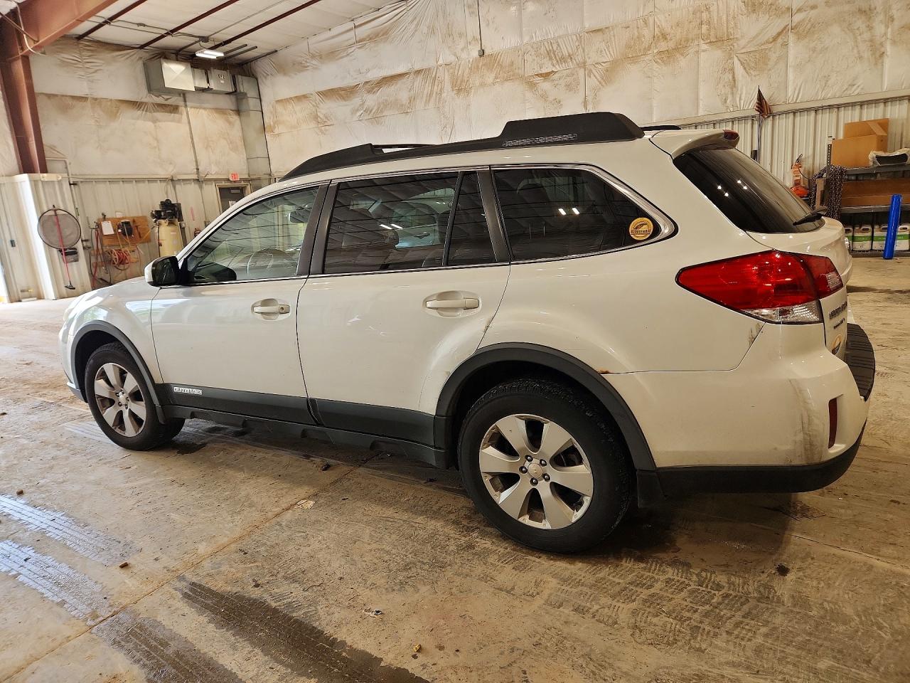 2010 Subaru Outback 2.5i Limited White vin: 4S4BRCKC2A3377349
