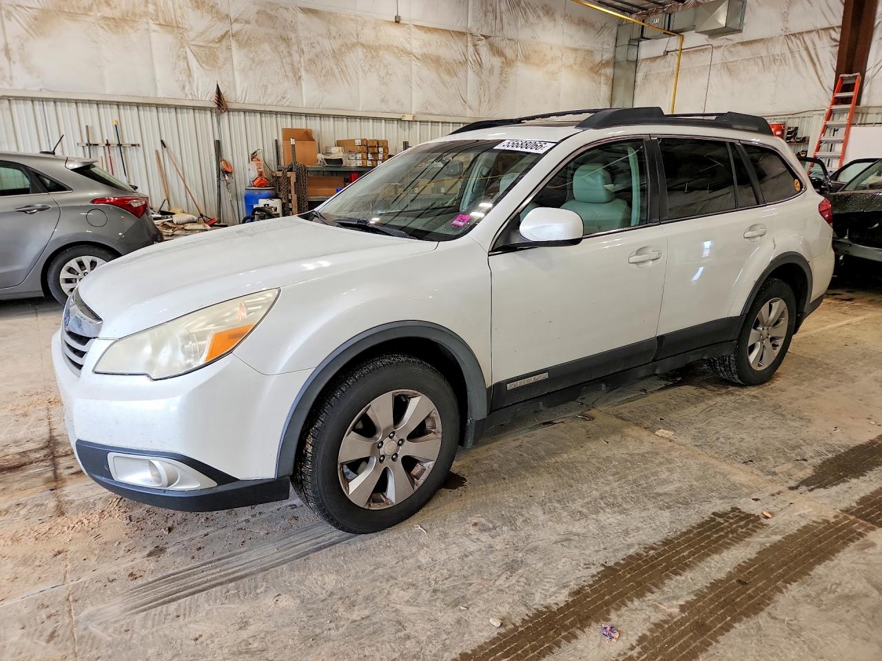 2010 Subaru Outback 2.5i Limited White vin: 4S4BRCKC2A3377349