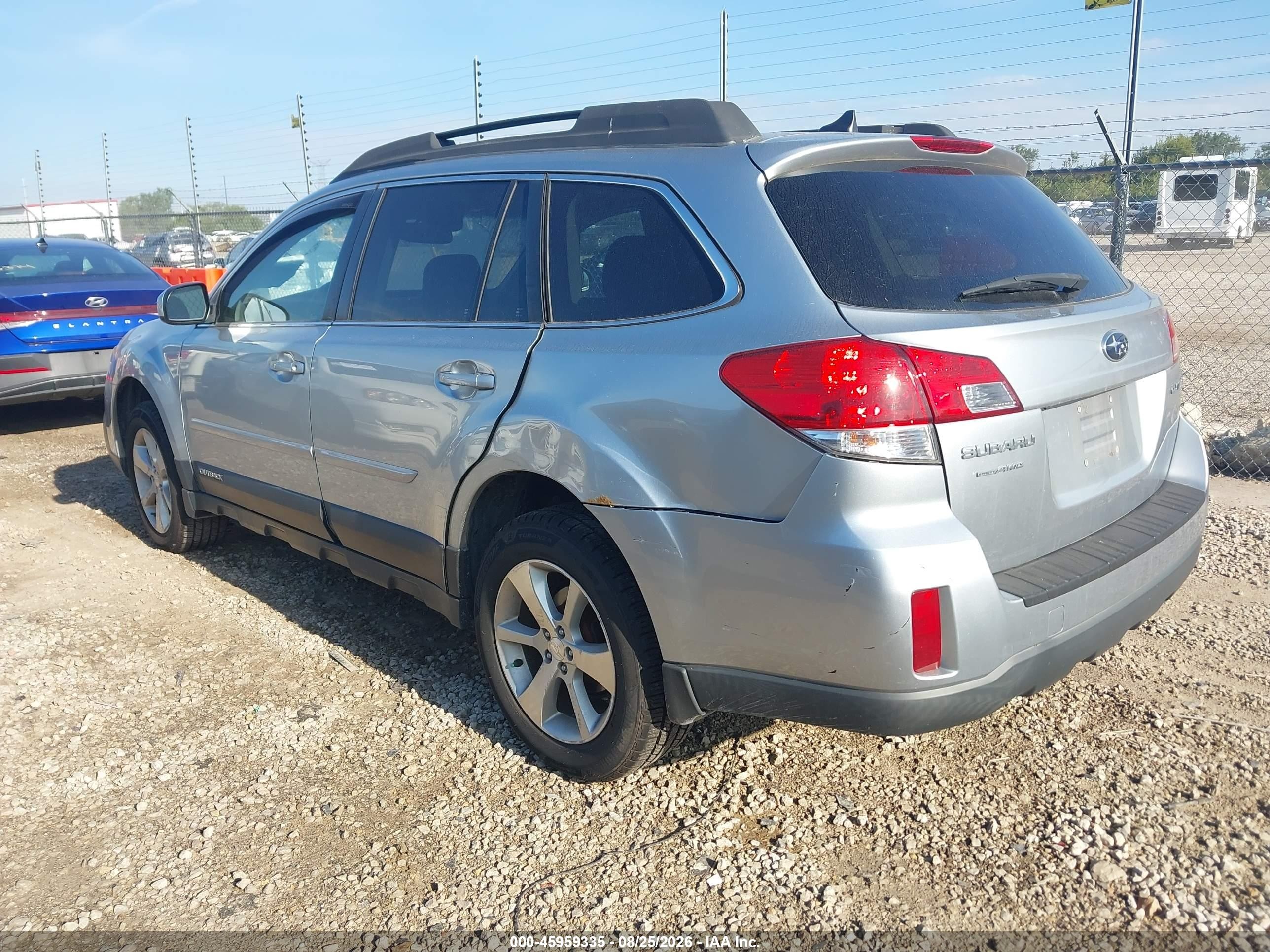 2013 Subaru Outback 2.5i Limited Silver vin: 4S4BRCKC2D3216231
