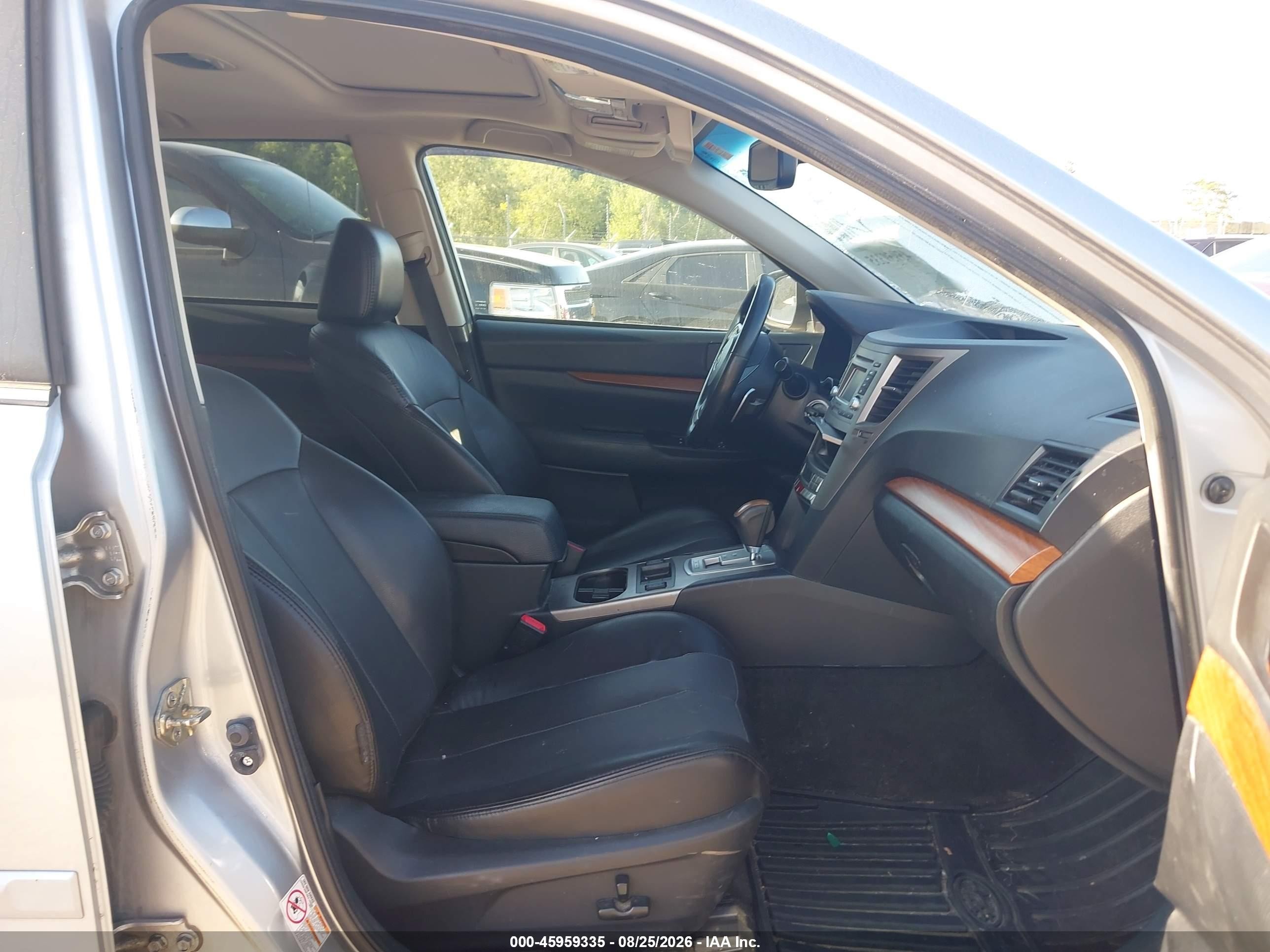2013 Subaru Outback 2.5i Limited Silver vin: 4S4BRCKC2D3216231