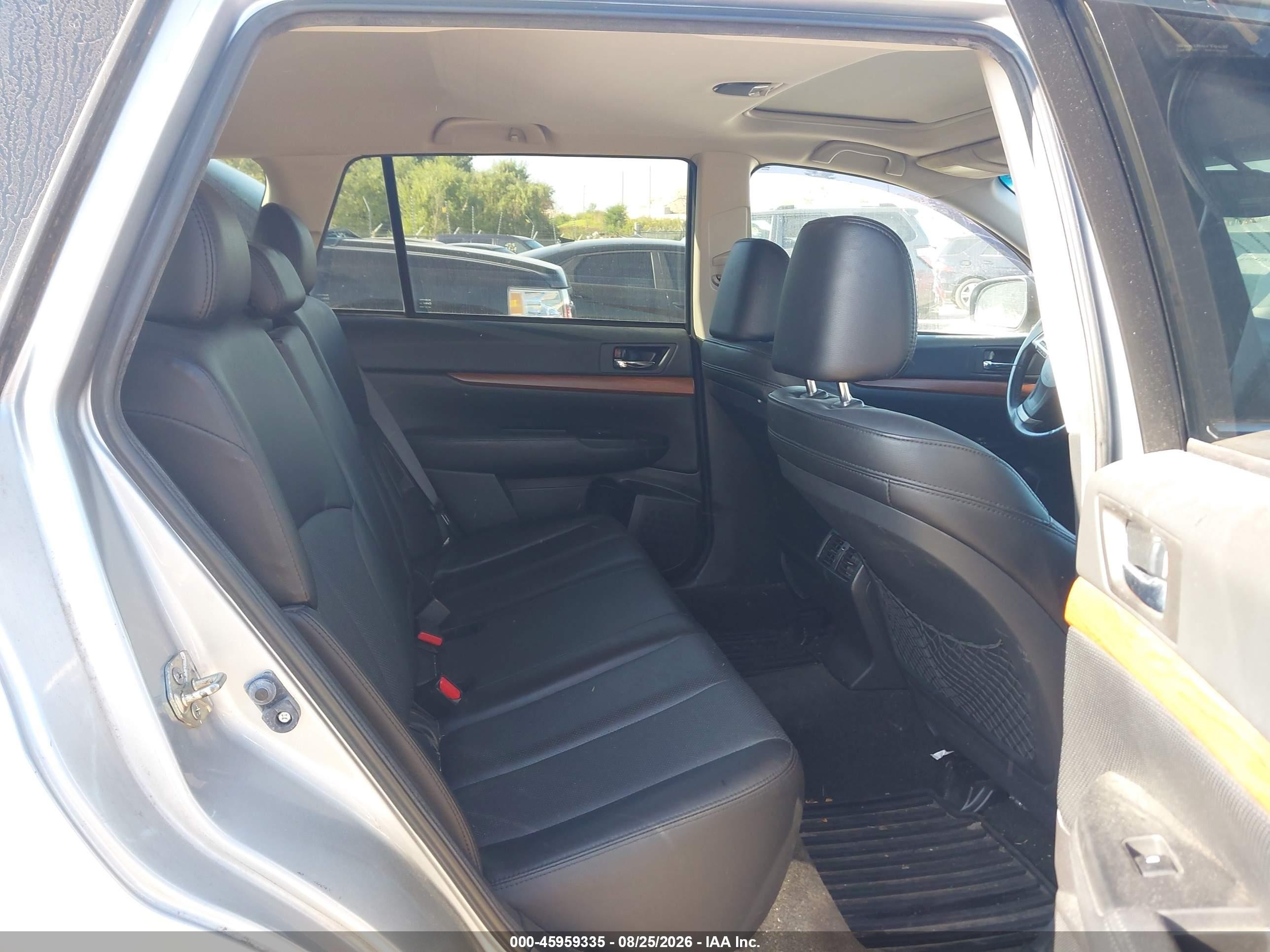 2013 Subaru Outback 2.5i Limited Silver vin: 4S4BRCKC2D3216231