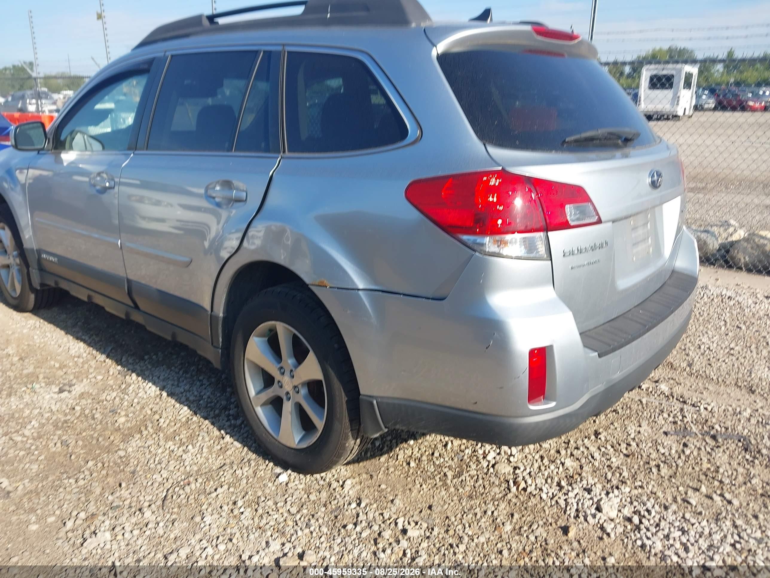2013 Subaru Outback 2.5i Limited Silver vin: 4S4BRCKC2D3216231