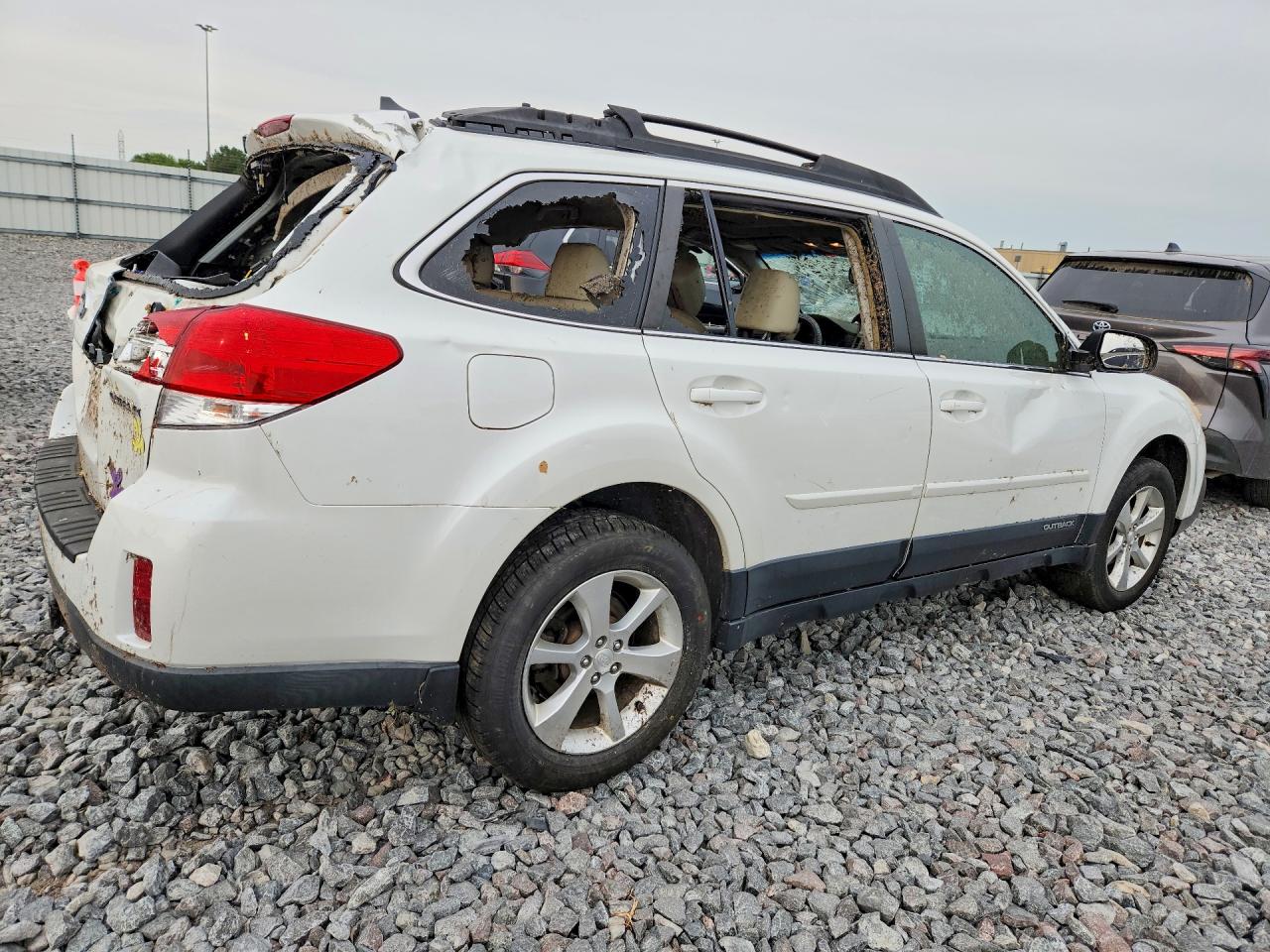 2013 Subaru Outback 2.5i Limited Белый vin: 4S4BRCKC2D3224605