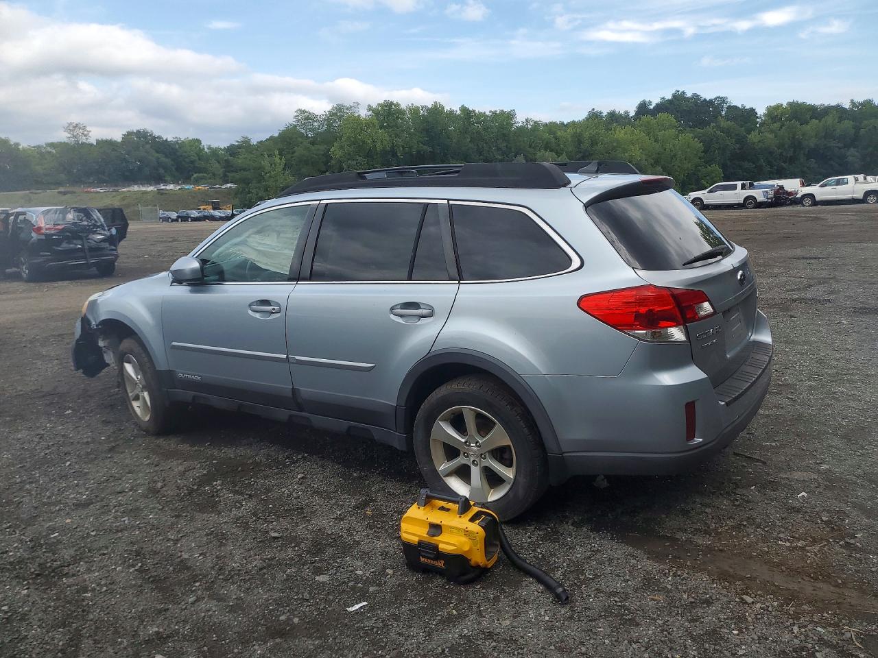 2013 Subaru Outback 2.5i Limited Silver vin: 4S4BRCKC2D3308830