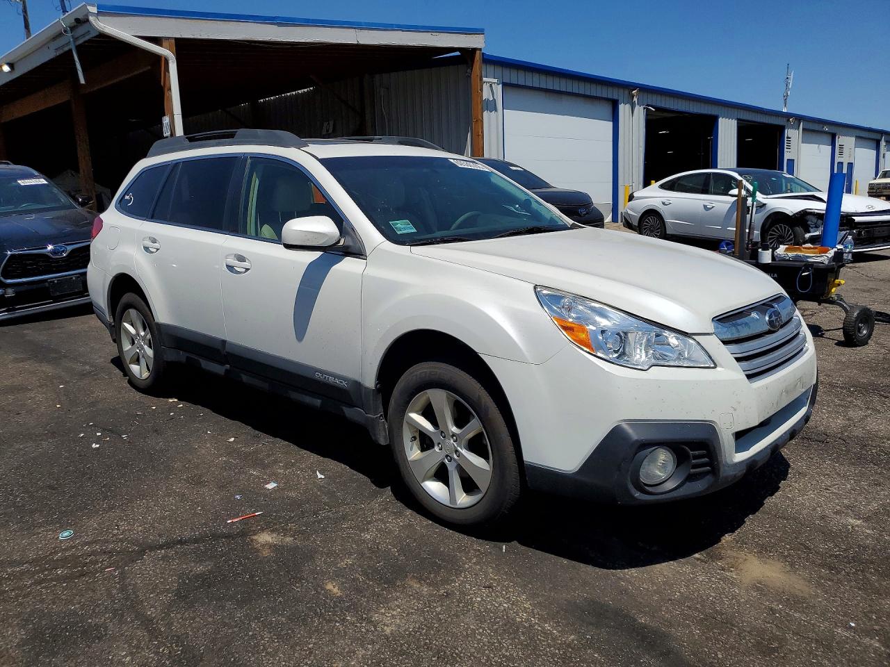 2013 Subaru Outback 2.5i Limited White vin: 4S4BRCKC2D3311100