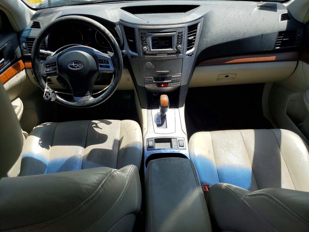 2013 Subaru Outback 2.5i Limited White vin: 4S4BRCKC2D3311100