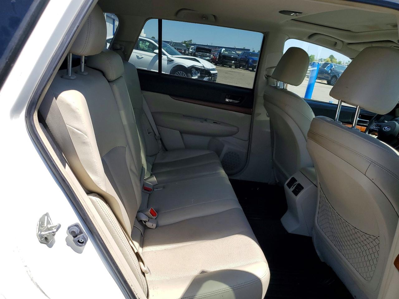 2013 Subaru Outback 2.5i Limited White vin: 4S4BRCKC2D3311100