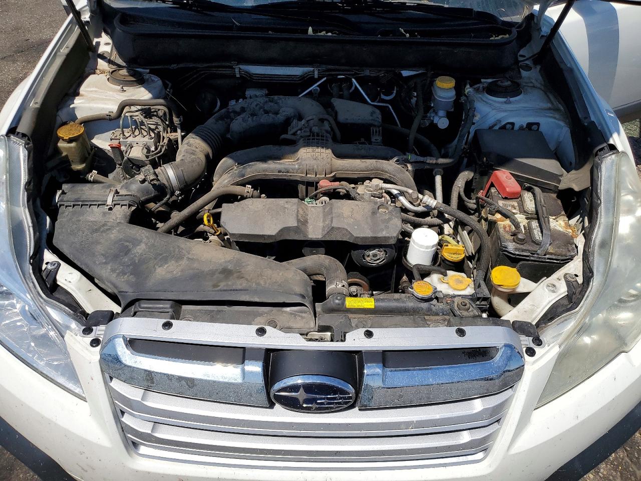 2013 Subaru Outback 2.5i Limited White vin: 4S4BRCKC2D3311100
