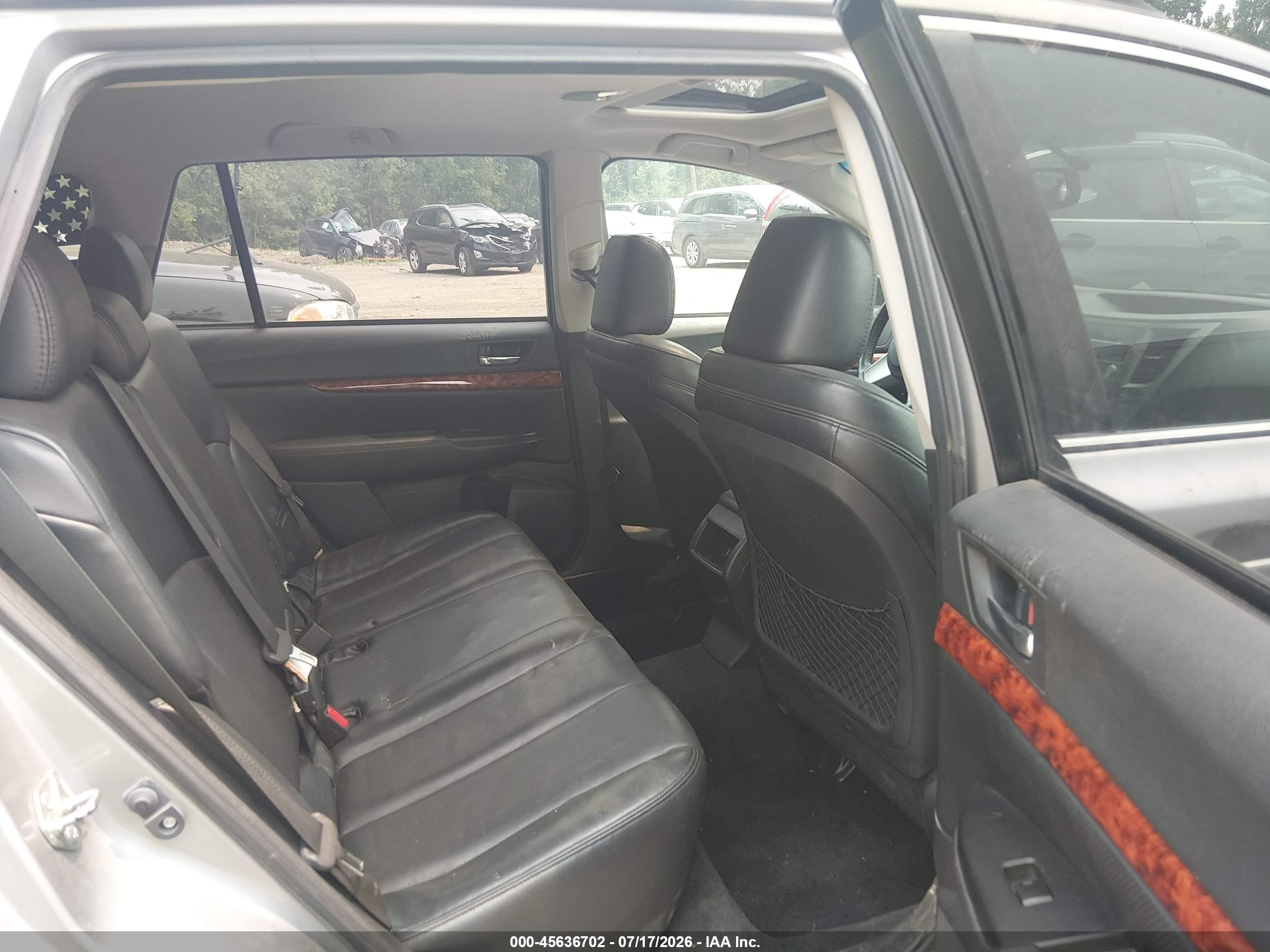 2010 Subaru Outback 2.5i Limited Silver vin: 4S4BRCKC3A3362102