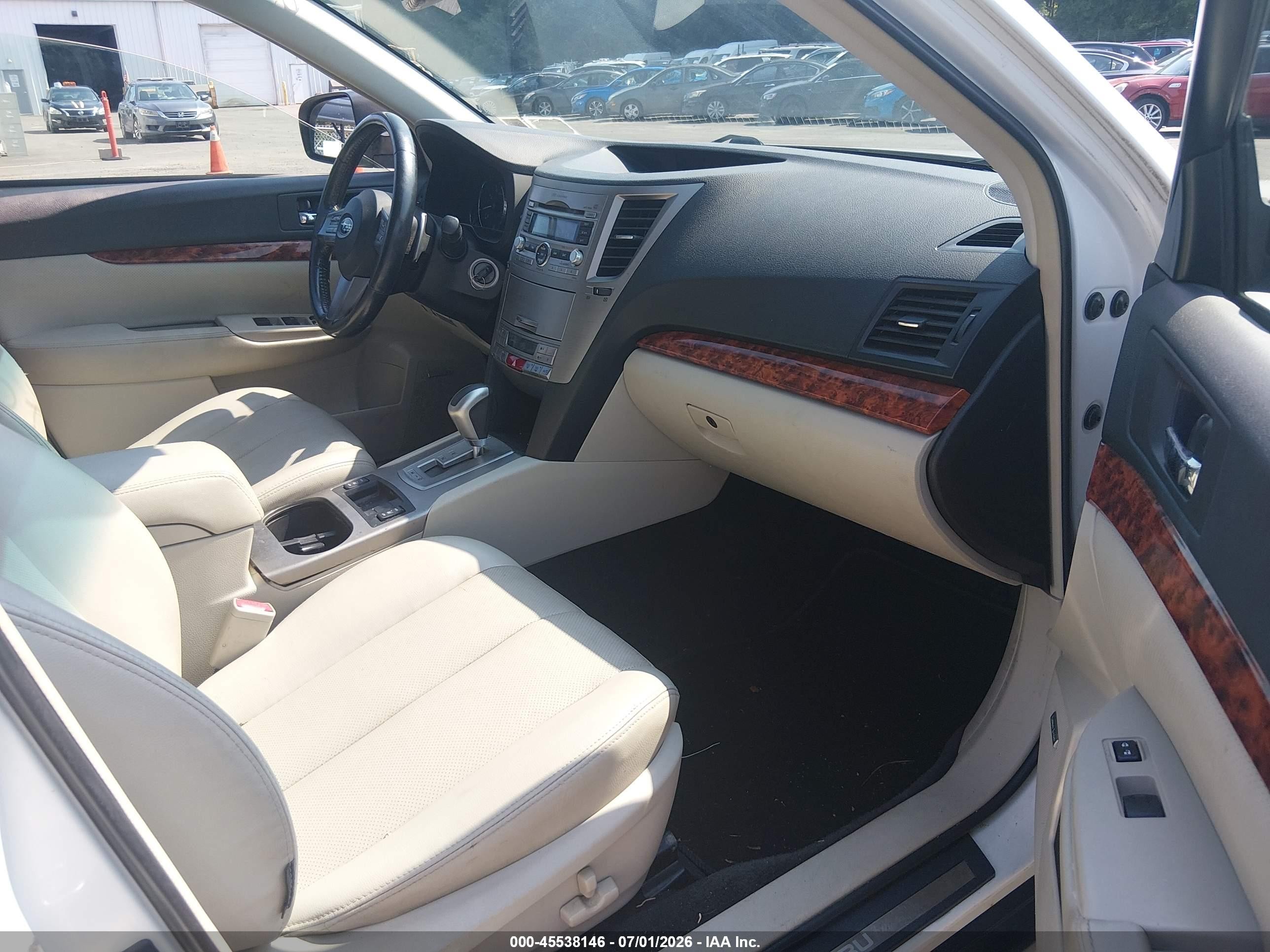 2011 Subaru Outback 2.5i Limited White vin: 4S4BRCKC3B3368743