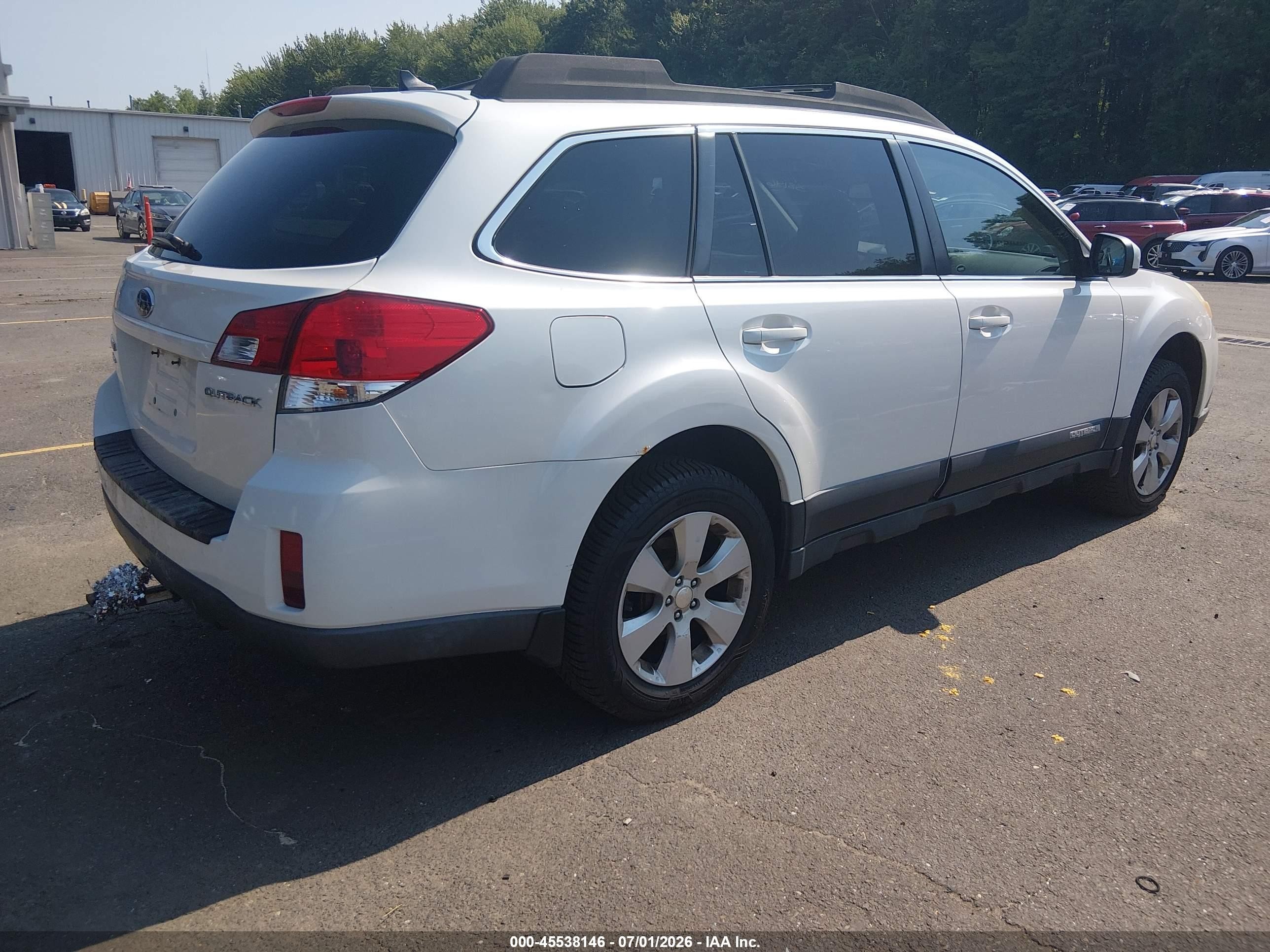 2011 Subaru Outback 2.5i Limited White vin: 4S4BRCKC3B3368743