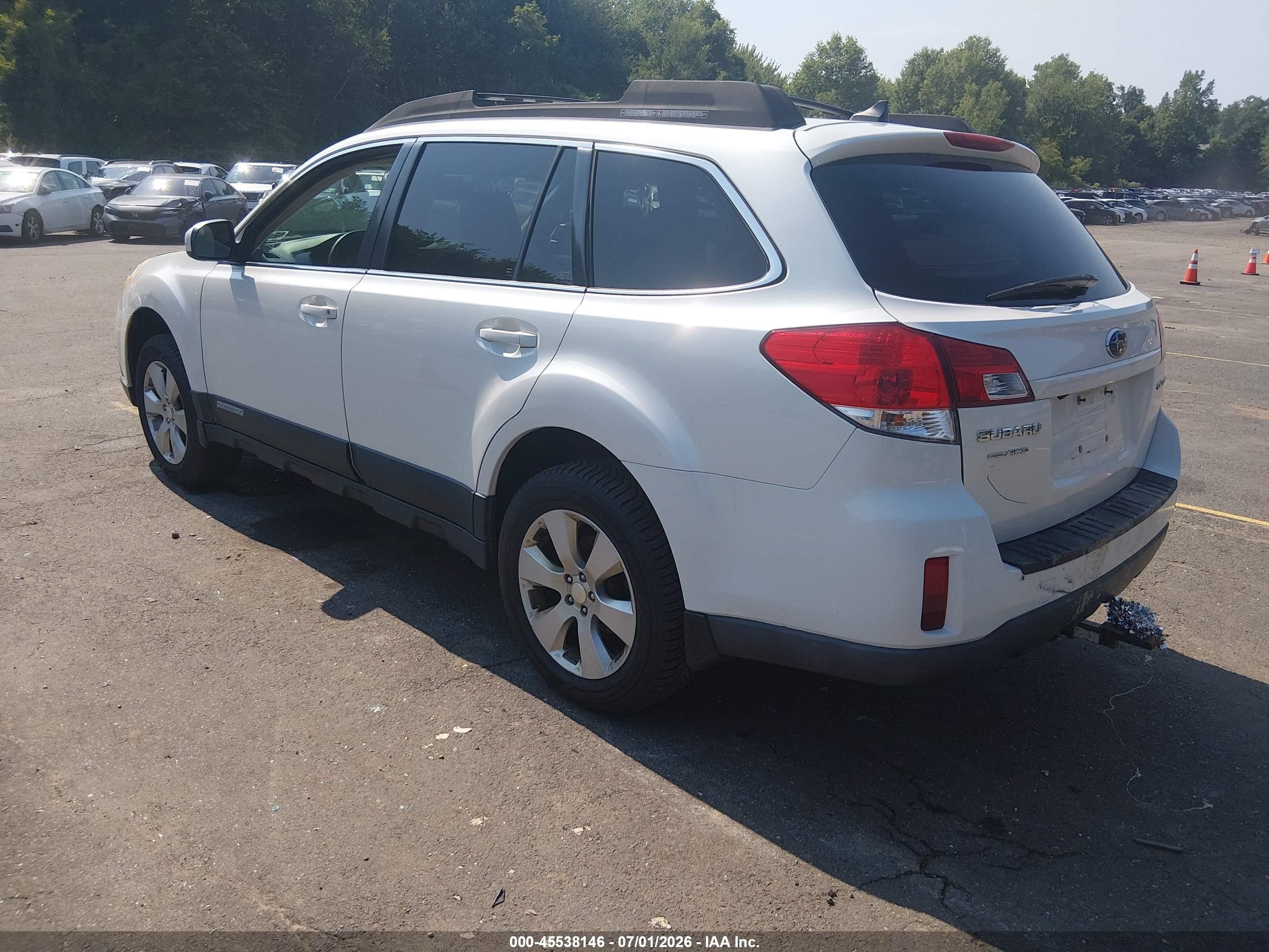 2011 Subaru Outback 2.5i Limited White vin: 4S4BRCKC3B3368743