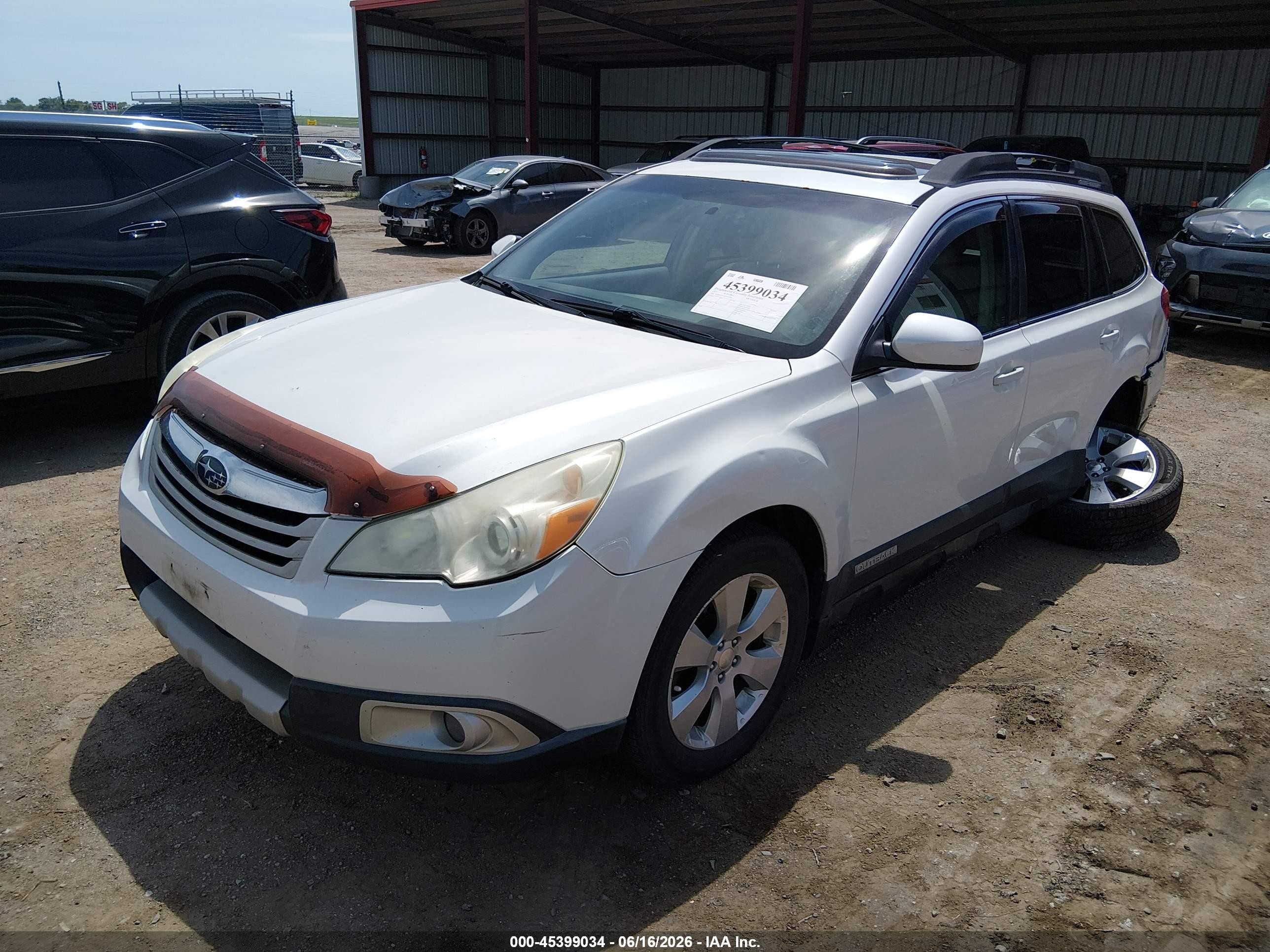 2011 Subaru Outback 2.5i Limited White vin: 4S4BRCKC3B3372128