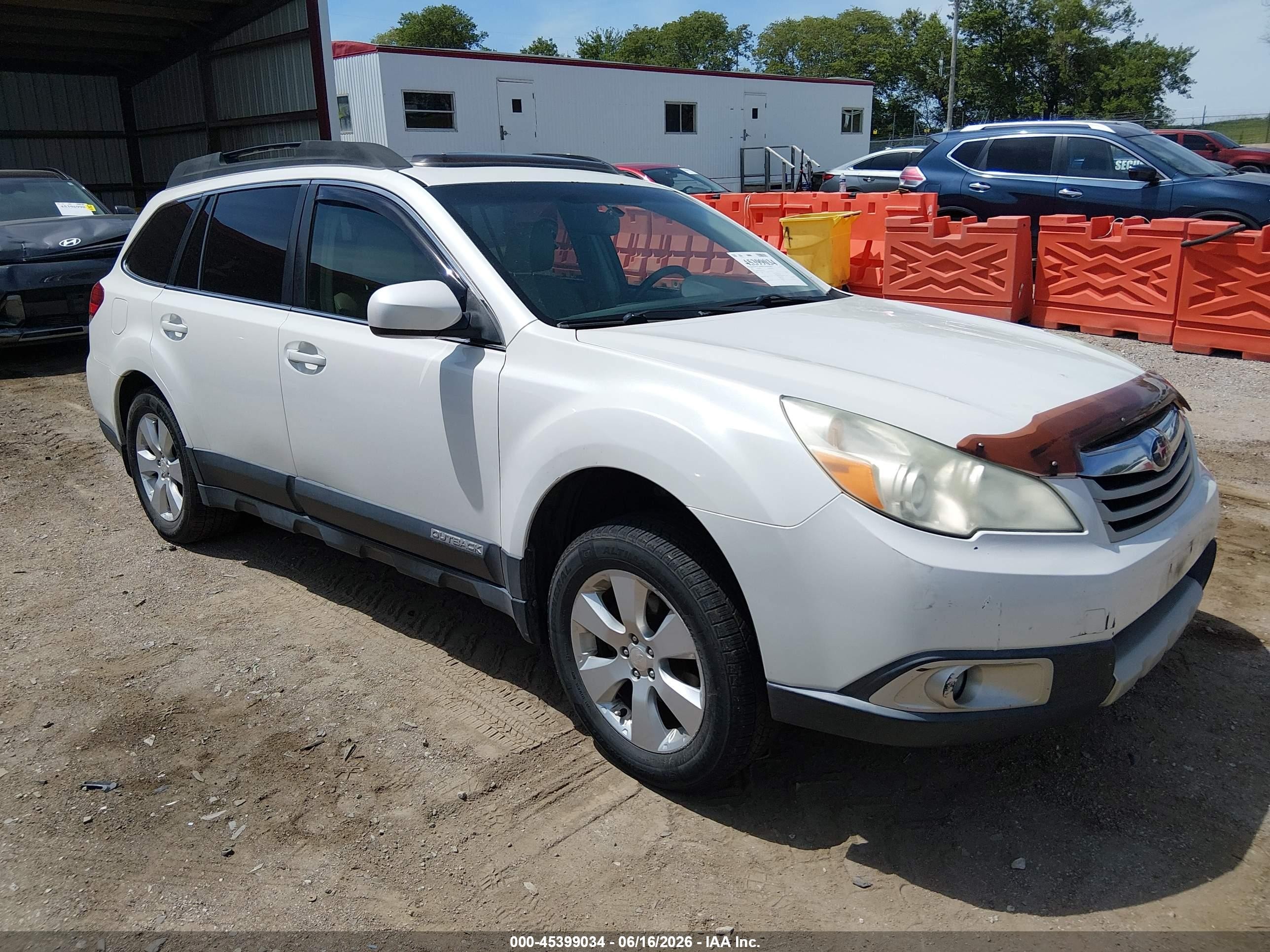2011 Subaru Outback 2.5i Limited White vin: 4S4BRCKC3B3372128