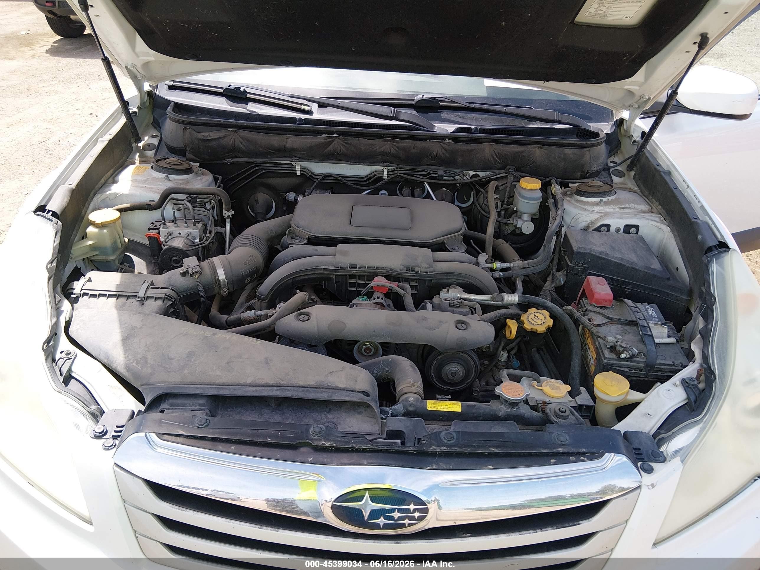 2011 Subaru Outback 2.5i Limited White vin: 4S4BRCKC3B3372128