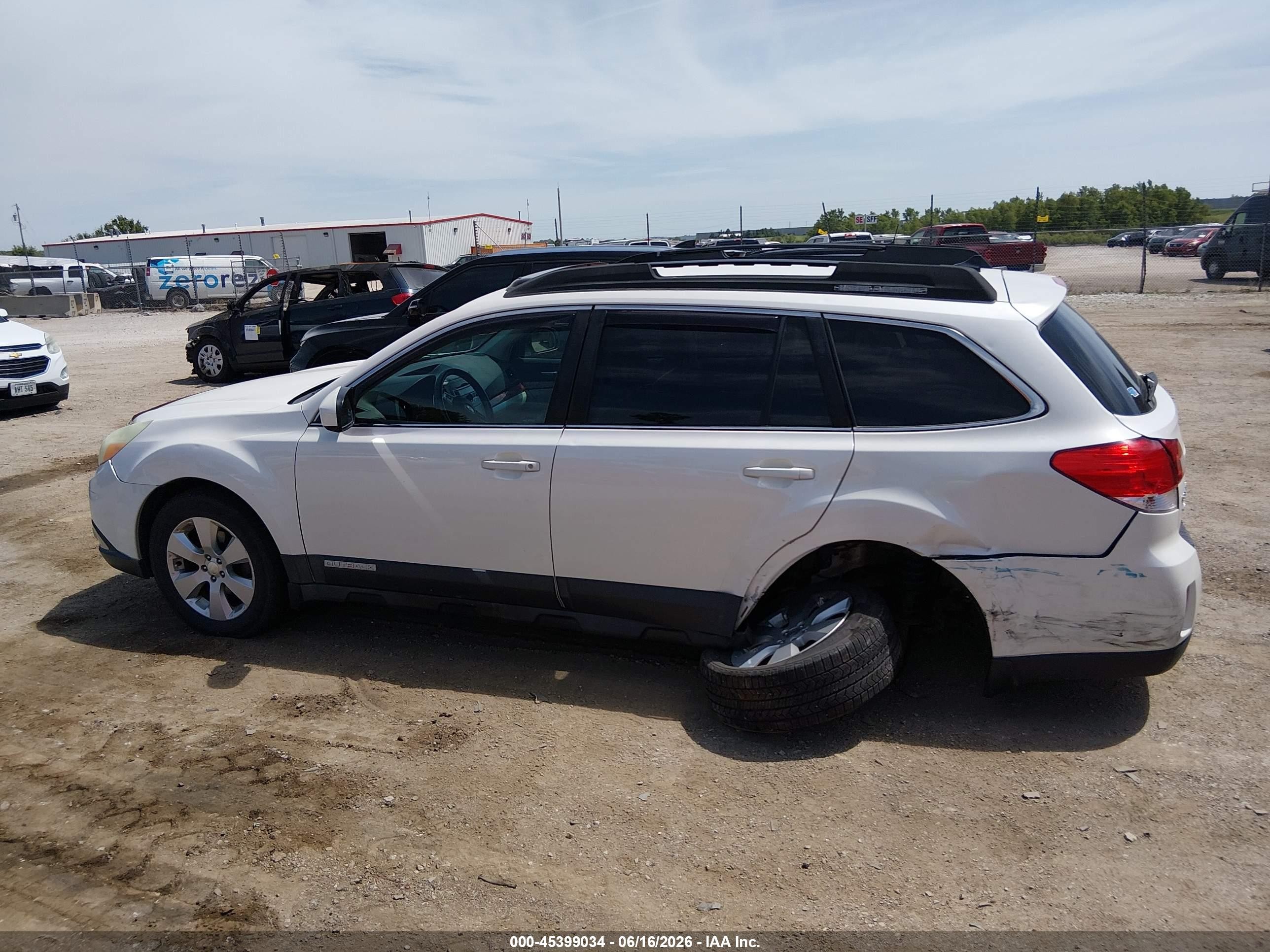 2011 Subaru Outback 2.5i Limited White vin: 4S4BRCKC3B3372128
