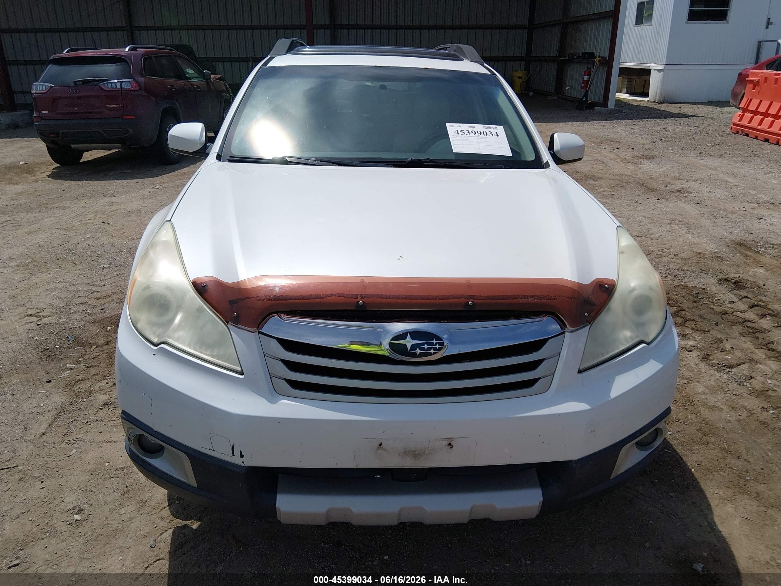 2011 Subaru Outback 2.5i Limited White vin: 4S4BRCKC3B3372128