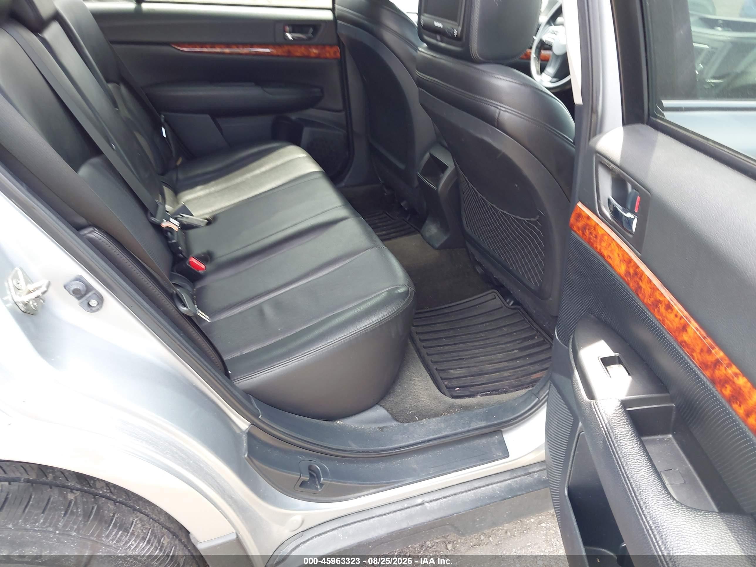 2012 Subaru Outback 2.5i Limited Silver vin: 4S4BRCKC3C3237880