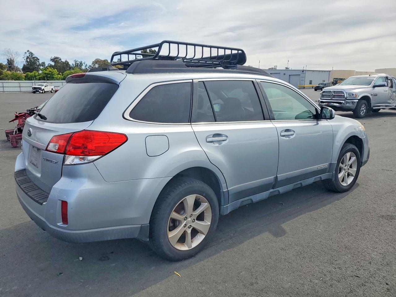 2013 Subaru Outback 2.5i Limited Silver vin: 4S4BRCKC3D3231532