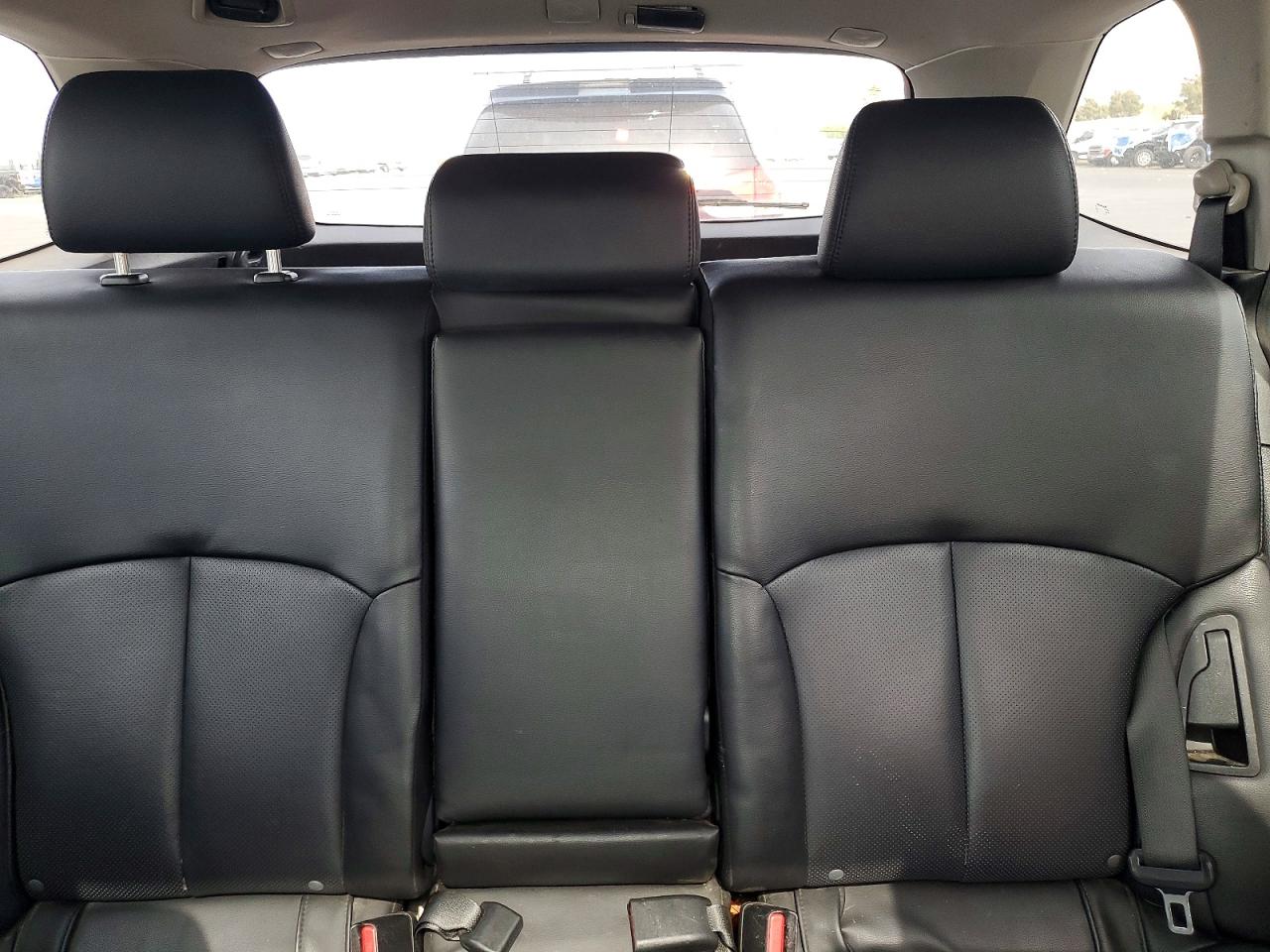 2013 Subaru Outback 2.5i Limited Silver vin: 4S4BRCKC3D3231532